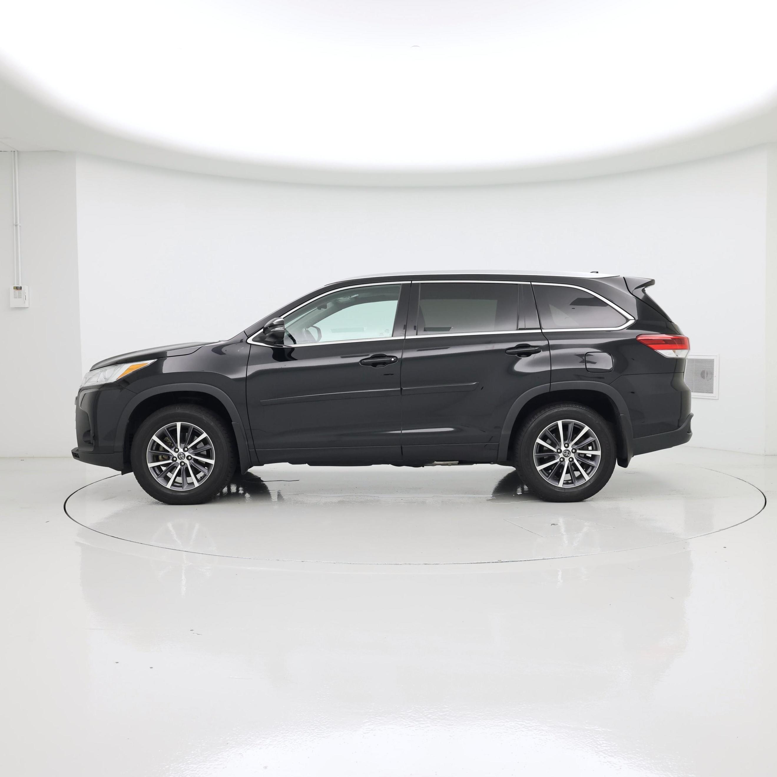 Thumbnail: 2017 Toyota Highlander - 3