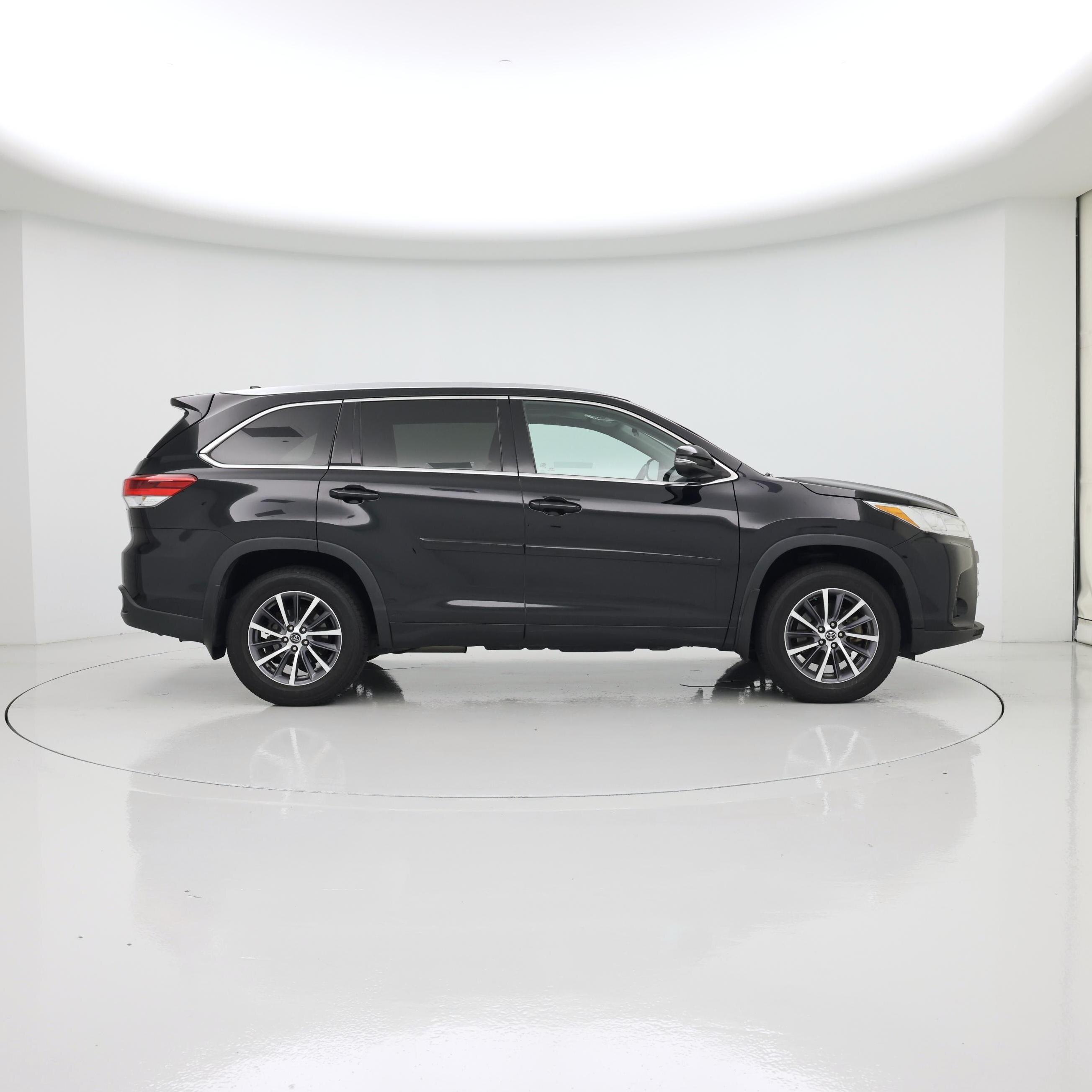 Thumbnail: 2017 Toyota Highlander - 7