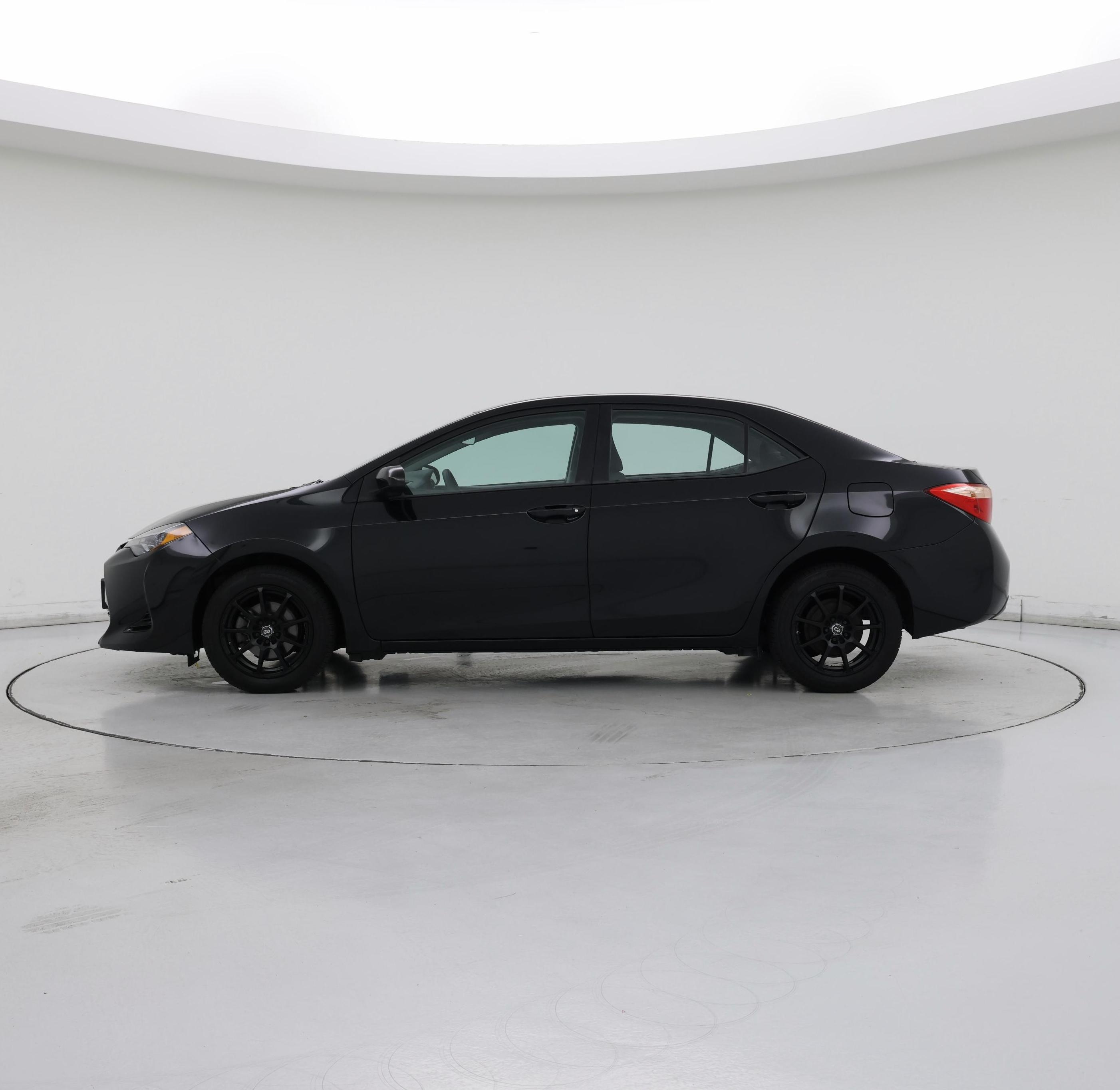 Thumbnail: 2018 Toyota Corolla - 3