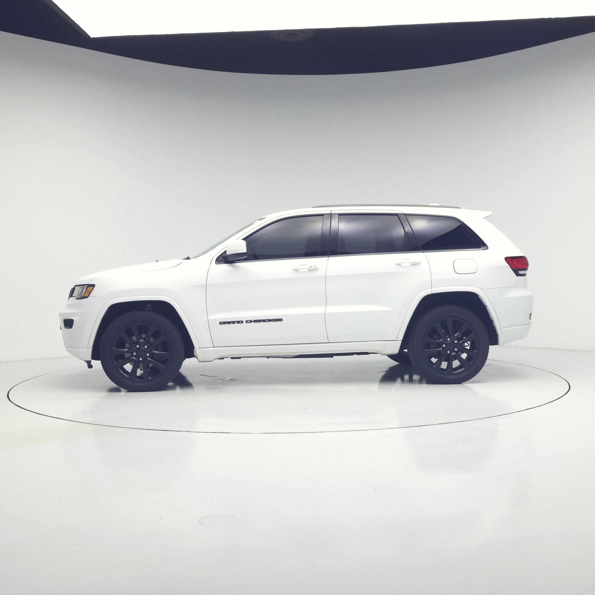 Thumbnail: 2018 Jeep Grand Cherokee - 3