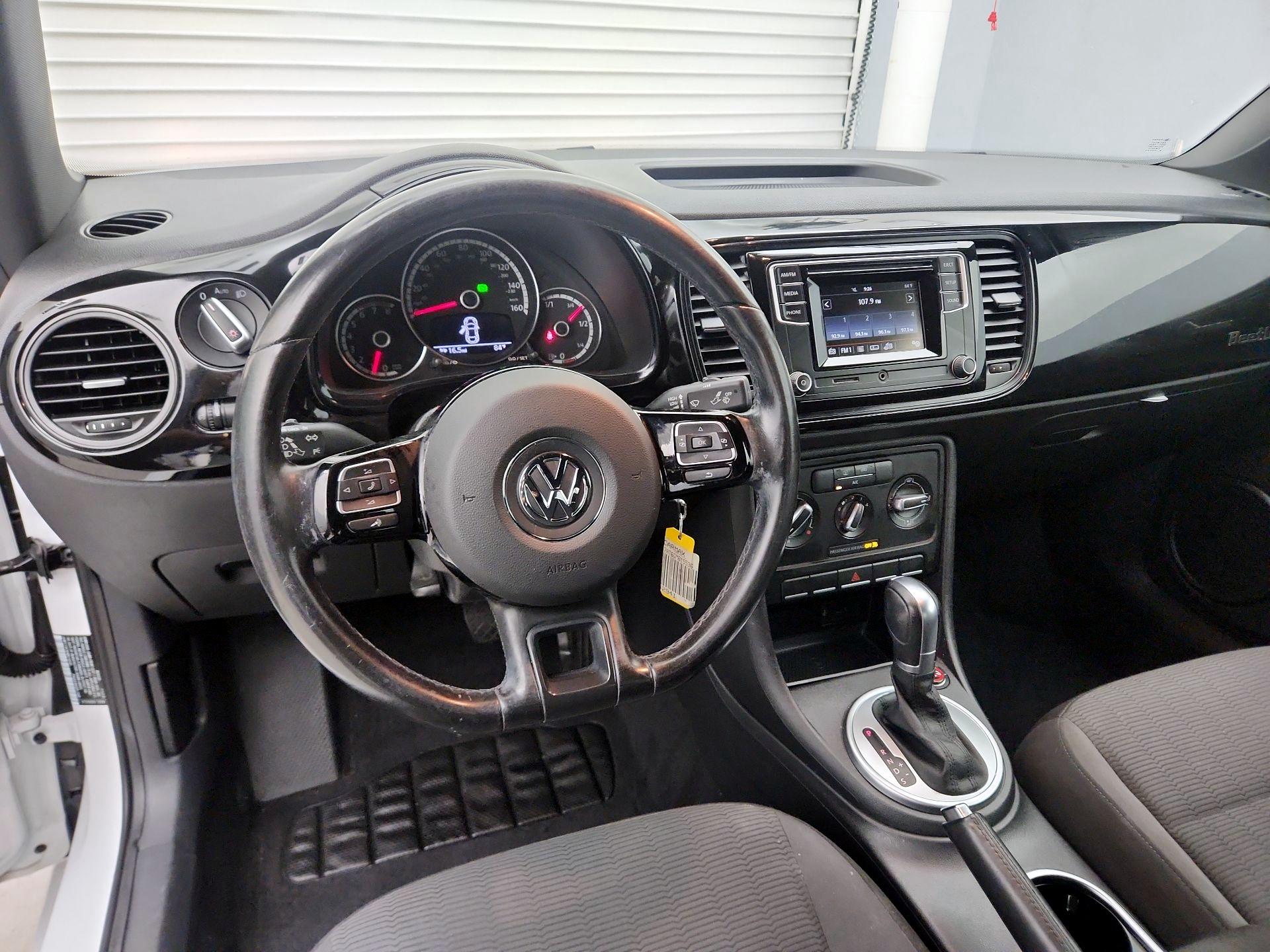 Thumbnail: 2016 Volkswagen Beetle - 9