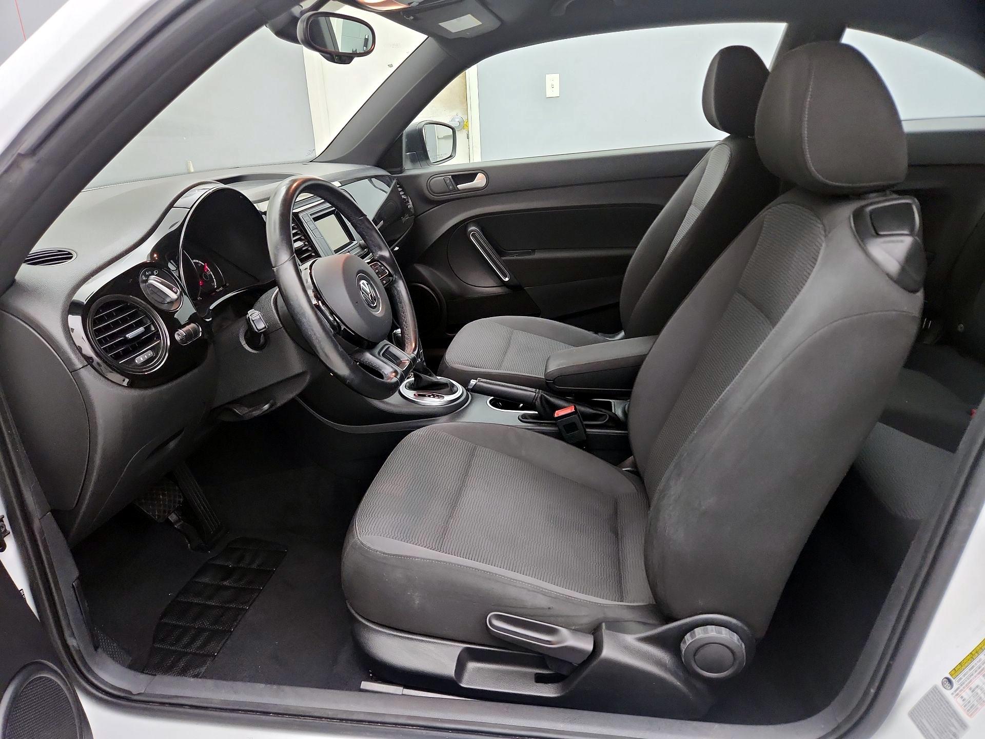 Thumbnail: 2016 Volkswagen Beetle - 11