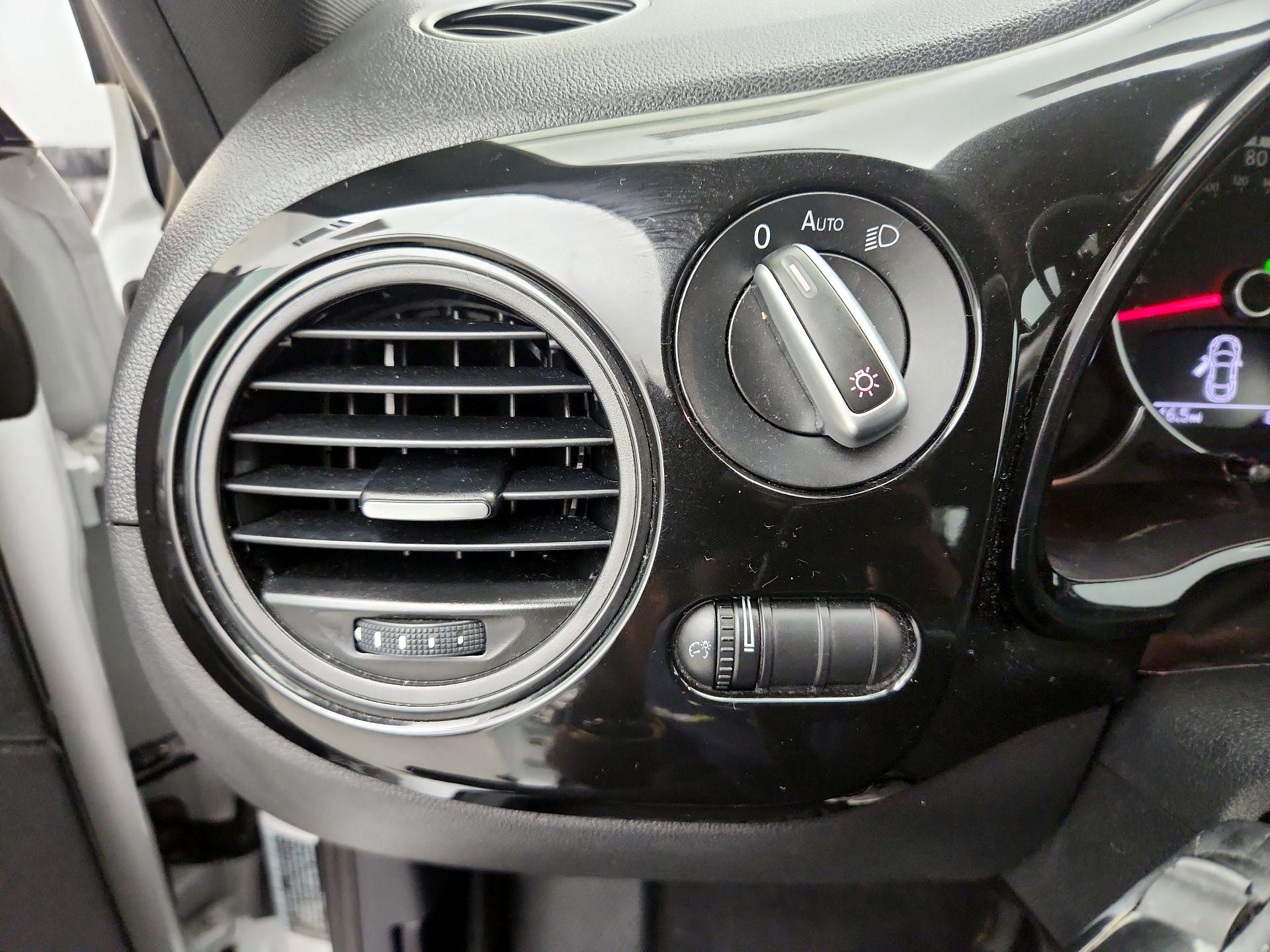 Thumbnail: 2016 Volkswagen Beetle - 13