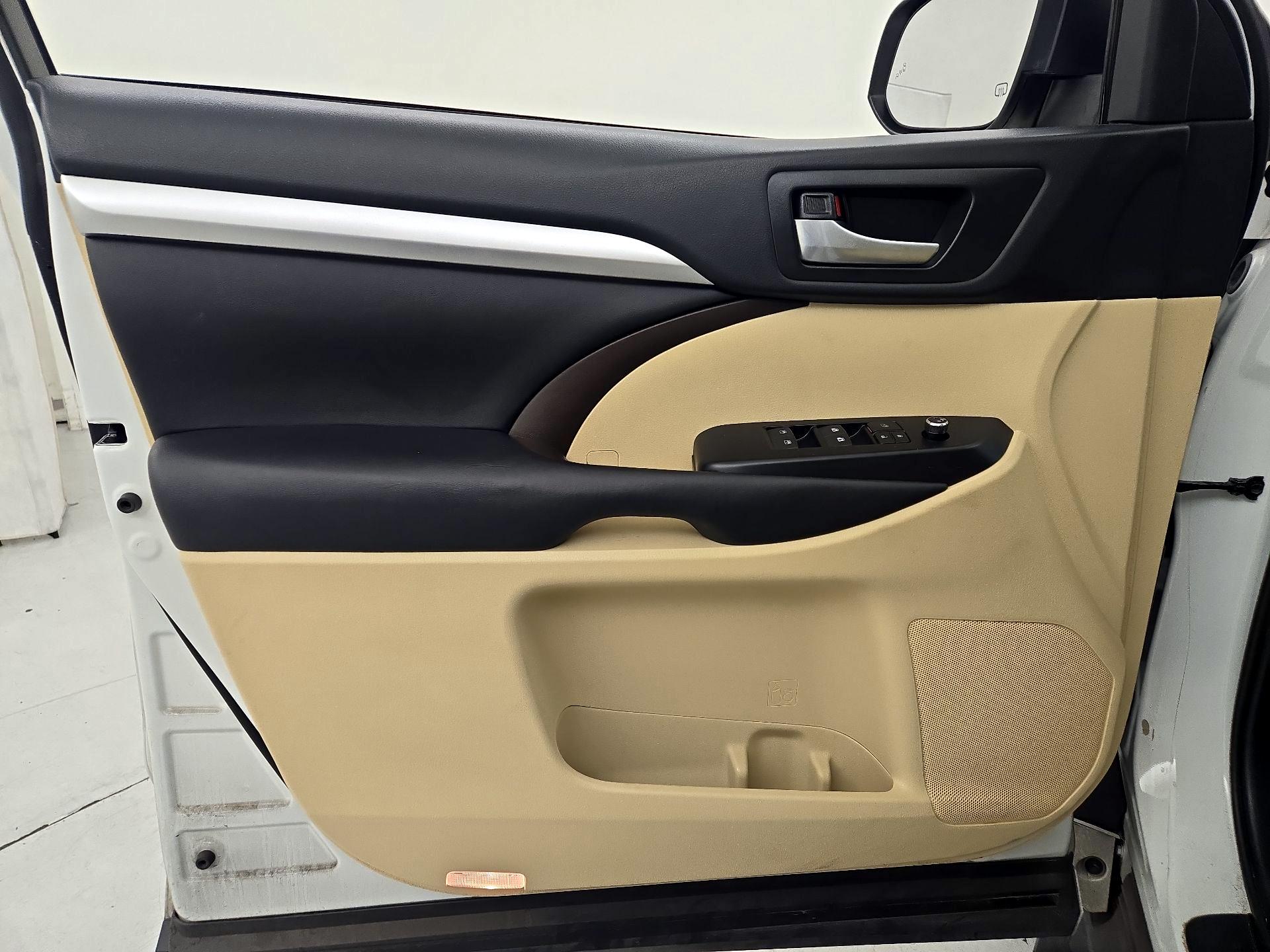 Thumbnail: 2018 Toyota Highlander - 12