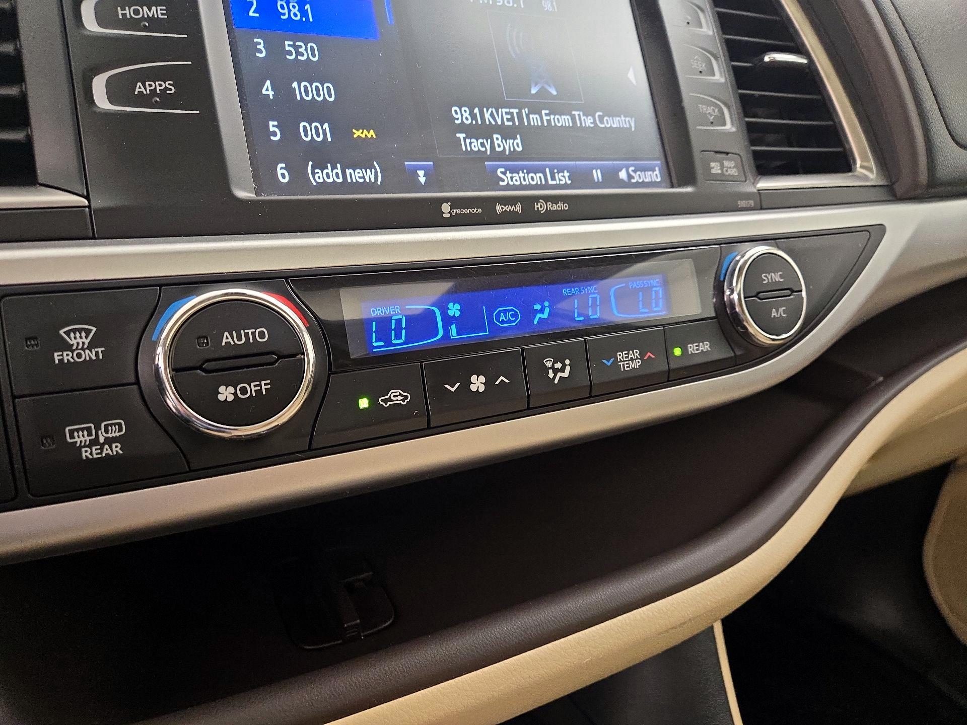 Thumbnail: 2018 Toyota Highlander - 17