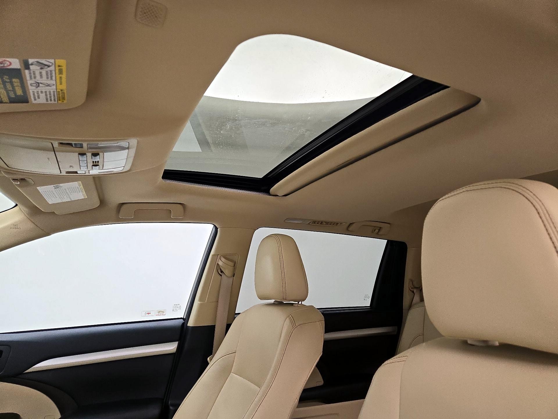 Thumbnail: 2018 Toyota Highlander - 20
