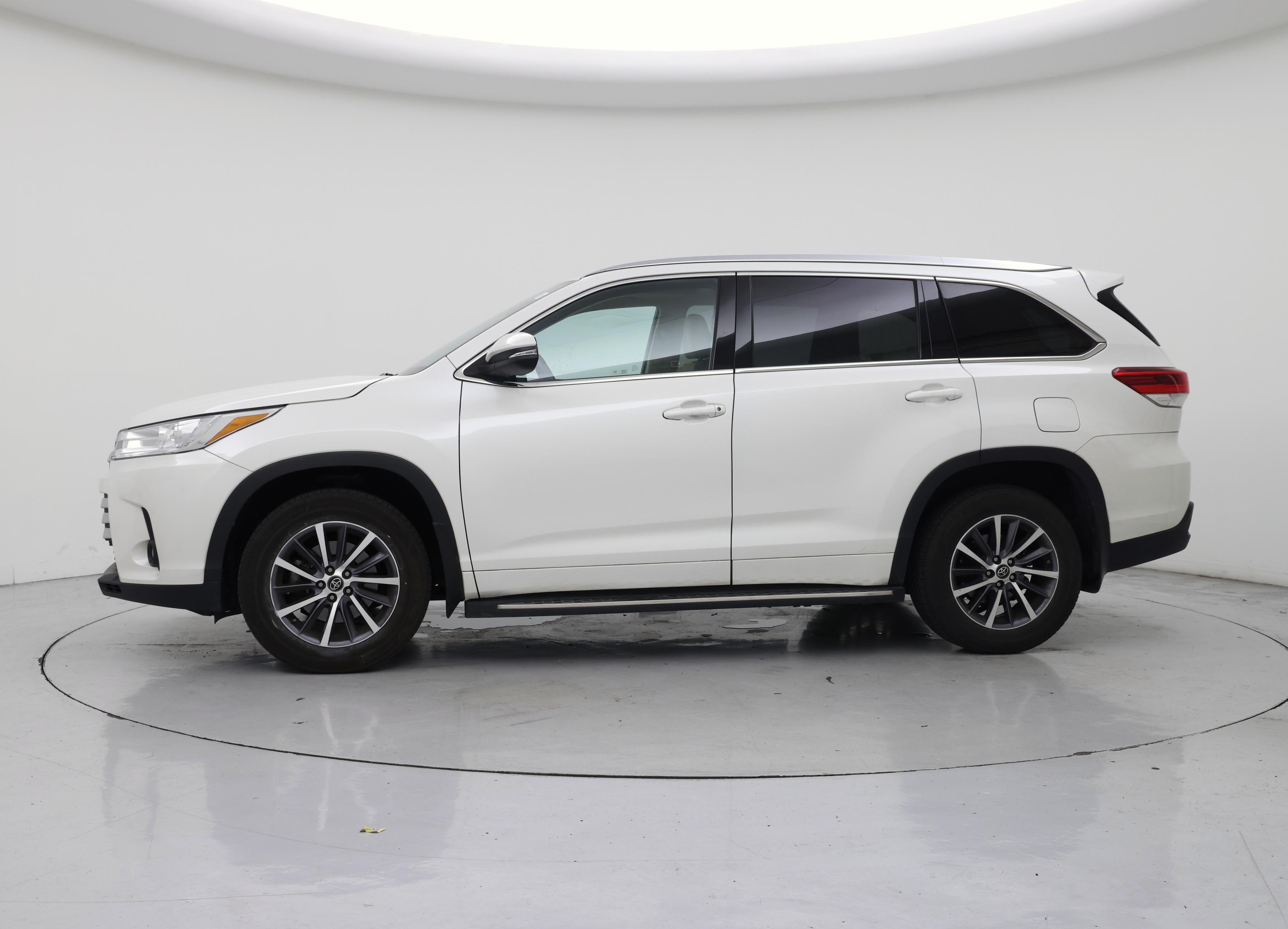 Thumbnail: 2018 Toyota Highlander - 3