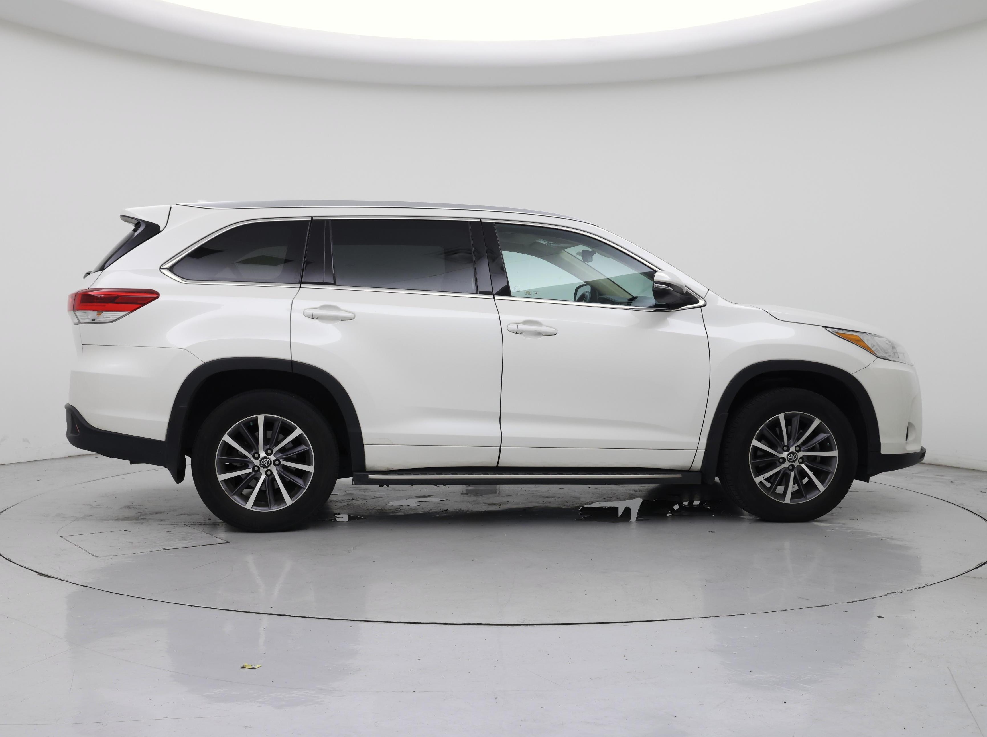 Thumbnail: 2018 Toyota Highlander - 7