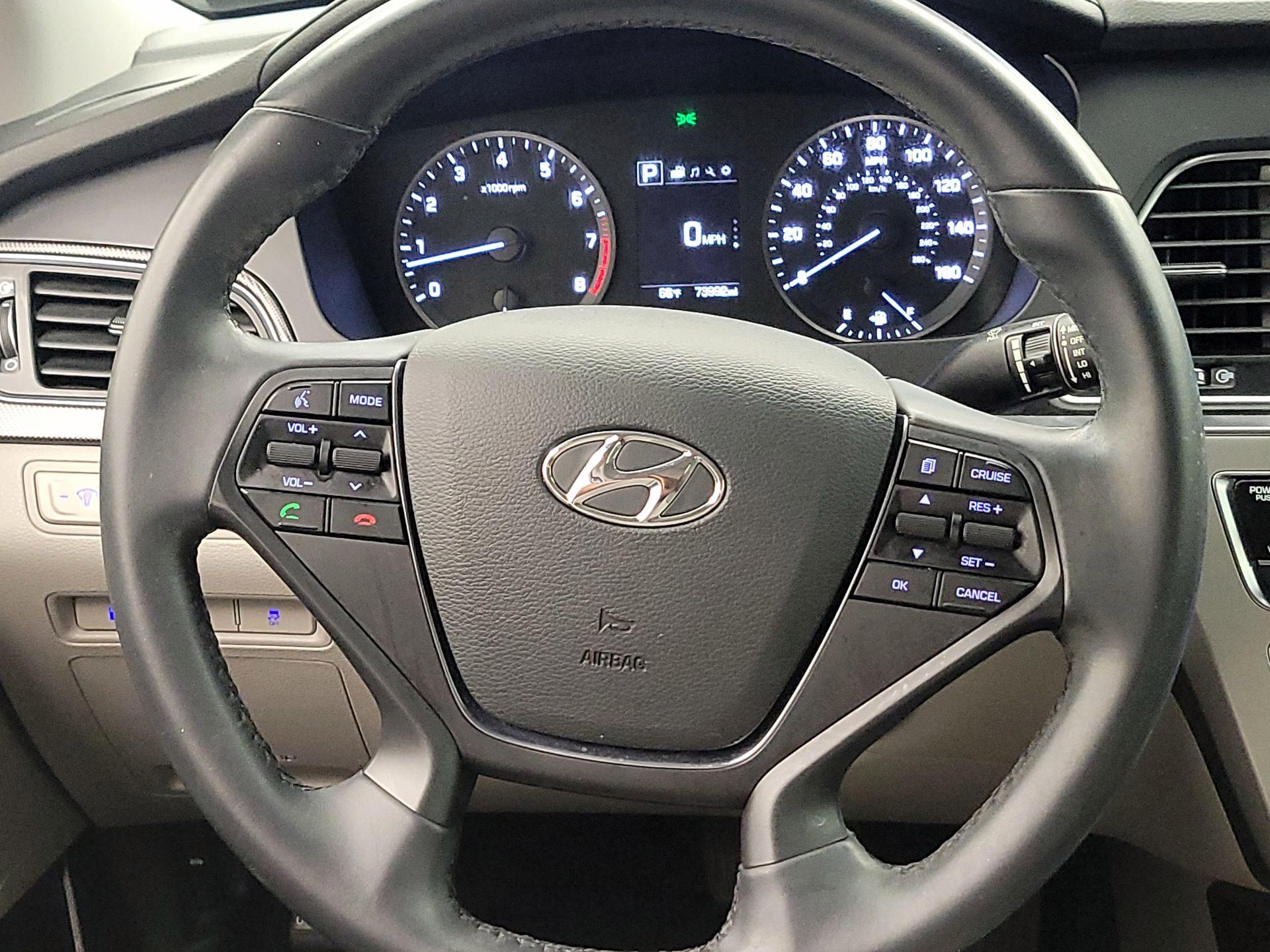 Thumbnail: 2016 Hyundai Sonata - 10