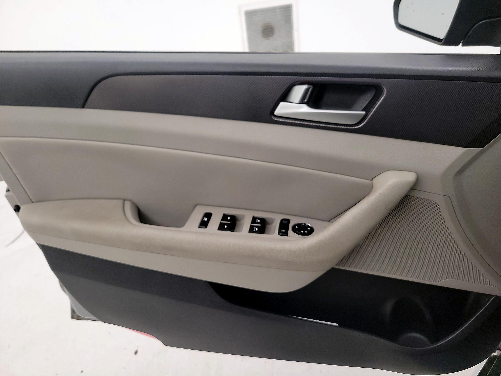Thumbnail: 2016 Hyundai Sonata - 12