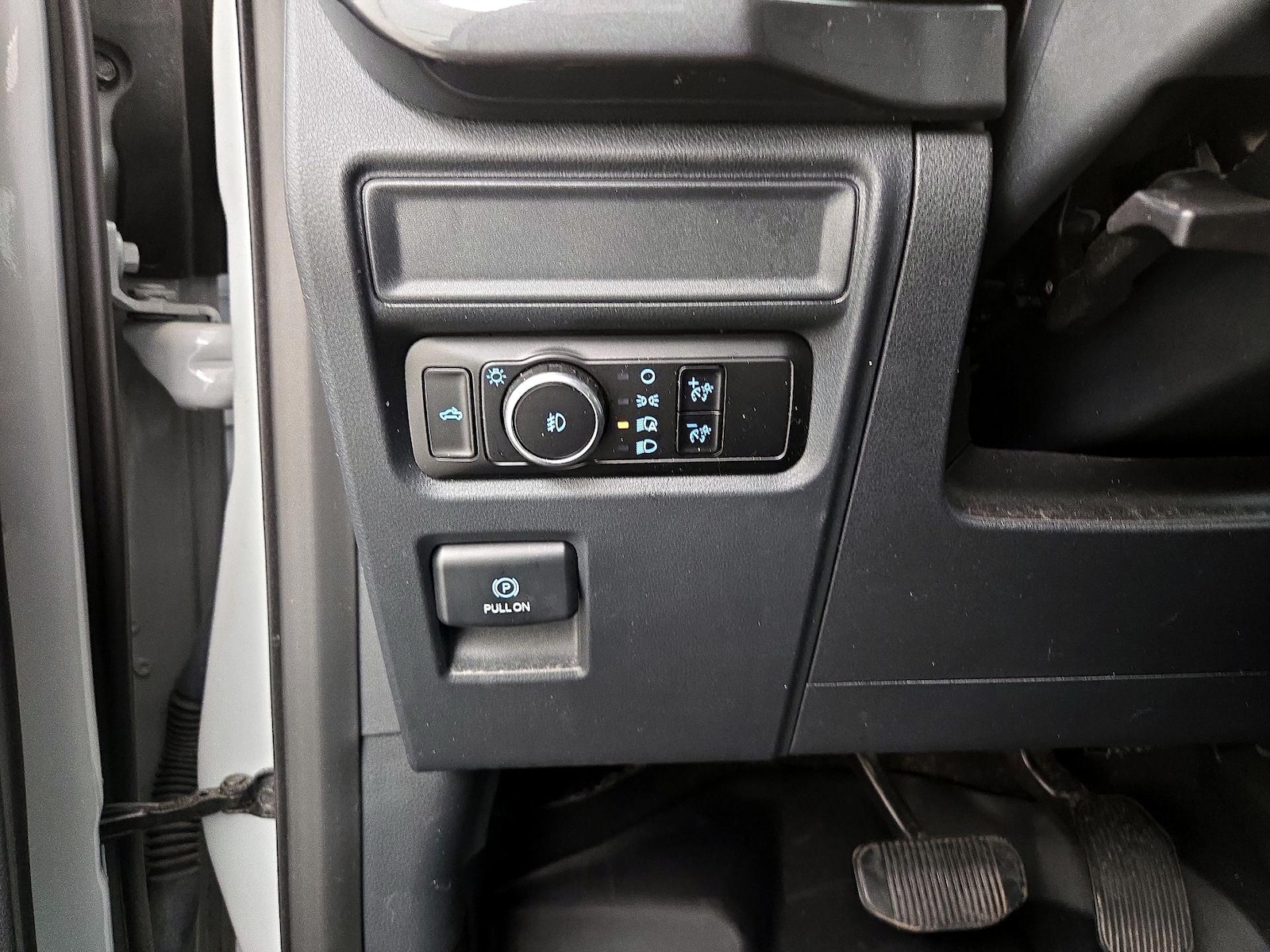2023 Ford F-150 XL - Photo 14