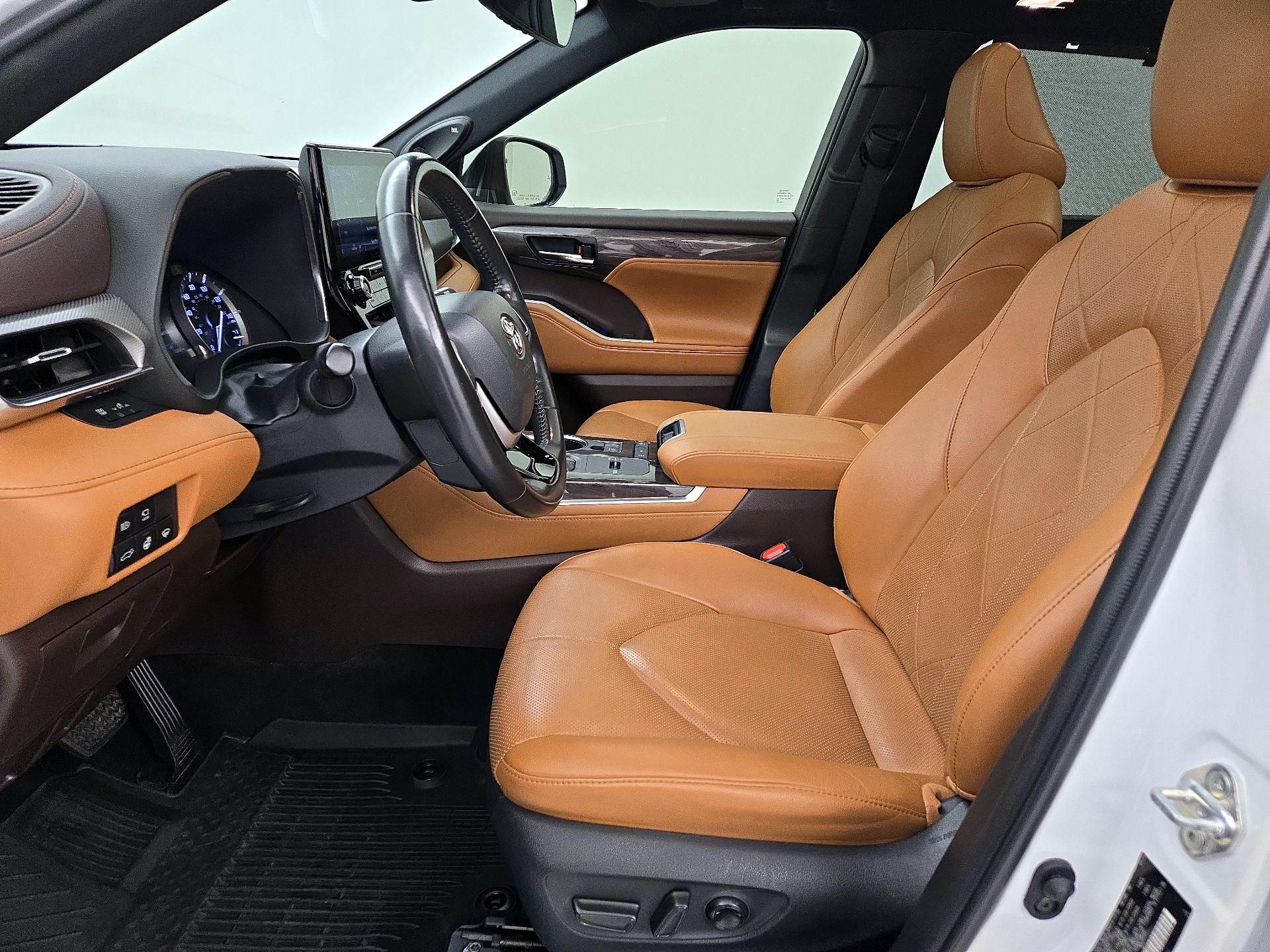 Thumbnail: 2022 Toyota Highlander - 11