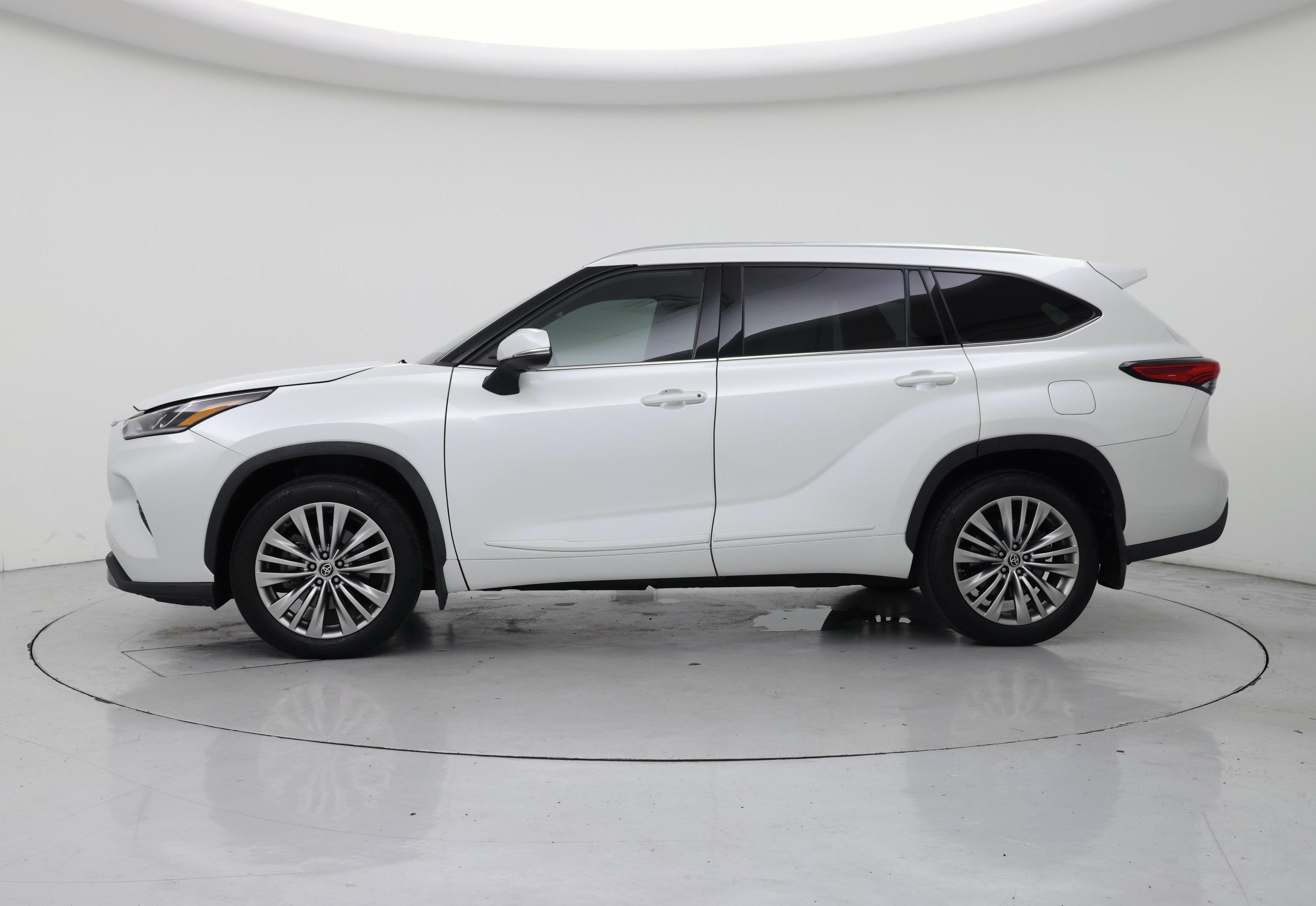 Thumbnail: 2022 Toyota Highlander - 3