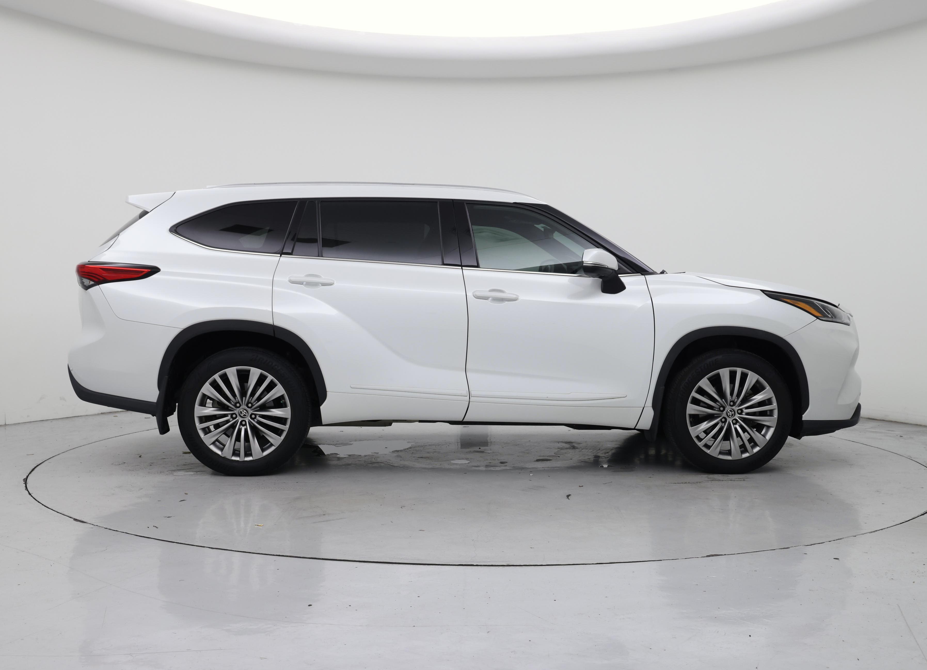 Thumbnail: 2022 Toyota Highlander - 7