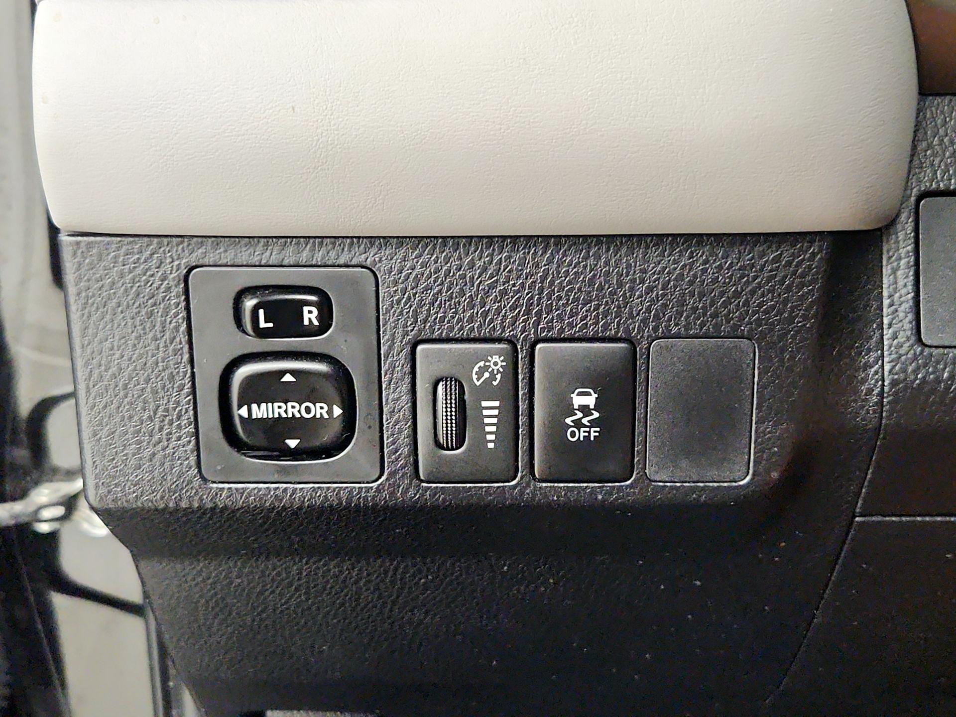 Thumbnail: 2014 Toyota RAV4 - 13
