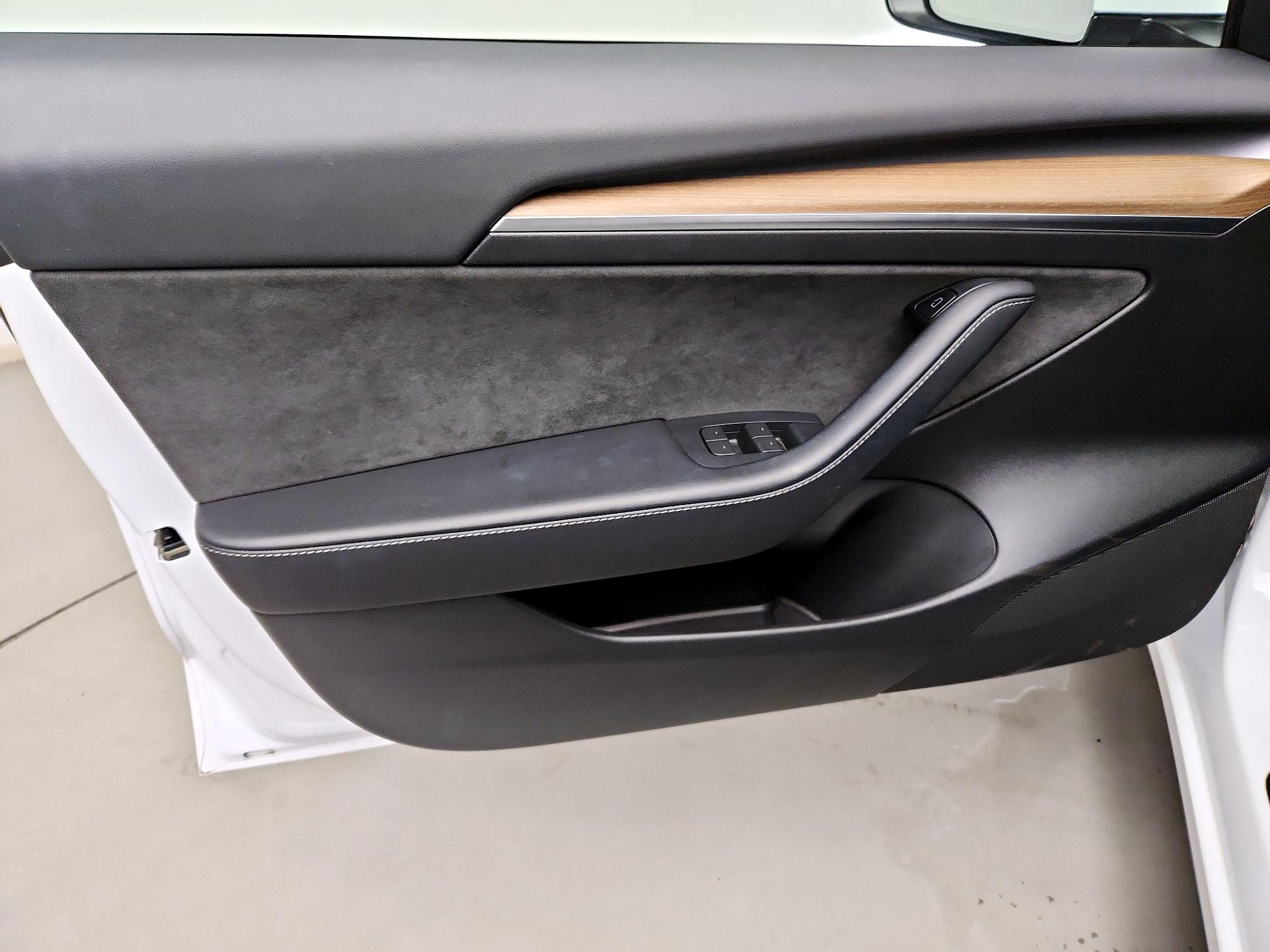 Thumbnail: 2023 Tesla Model 3 - 12