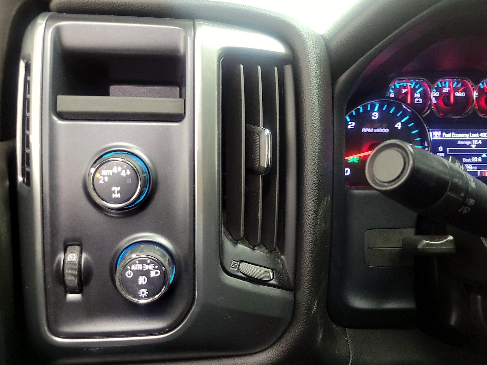 2018 Chevrolet Silverado 1500 LT Z71 - Photo 13