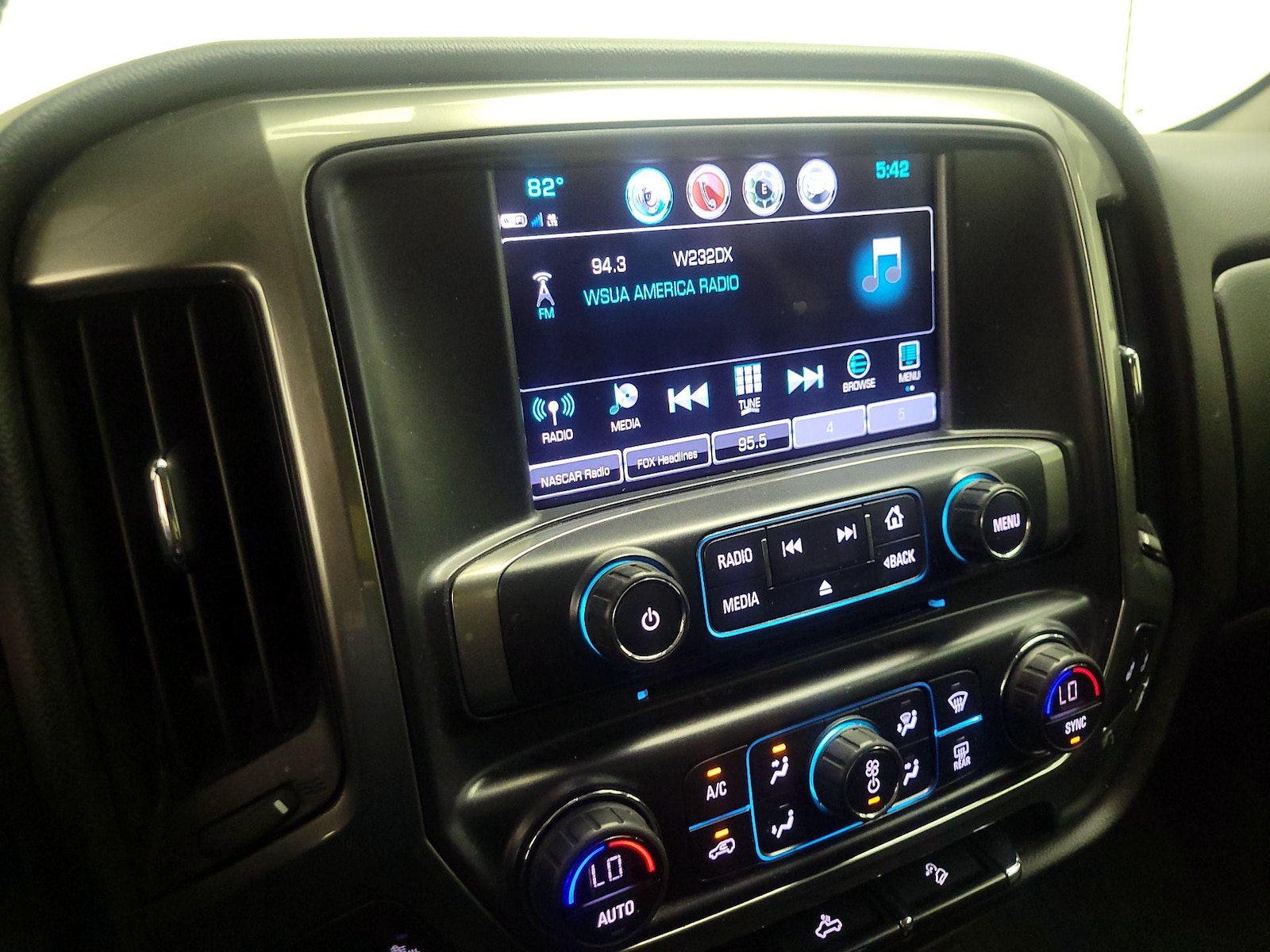 2018 Chevrolet Silverado 1500 LT Z71 - Photo 16
