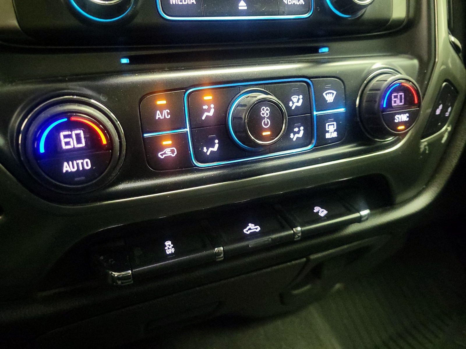 2018 Chevrolet Silverado 1500 LT Z71 - Photo 17