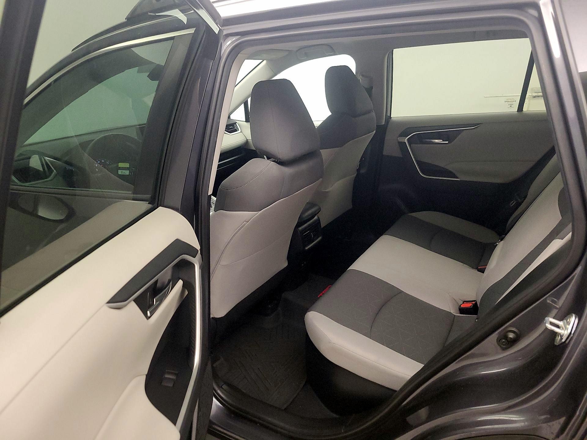 Thumbnail: 2020 Toyota RAV4 - 19