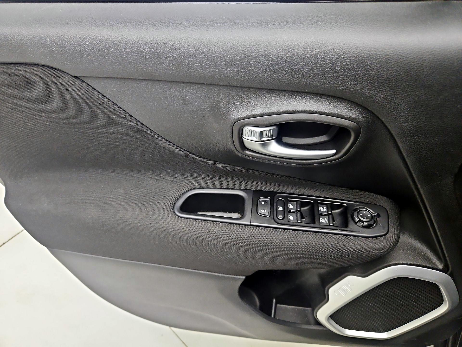 Thumbnail: 2021 Jeep Renegade - 12