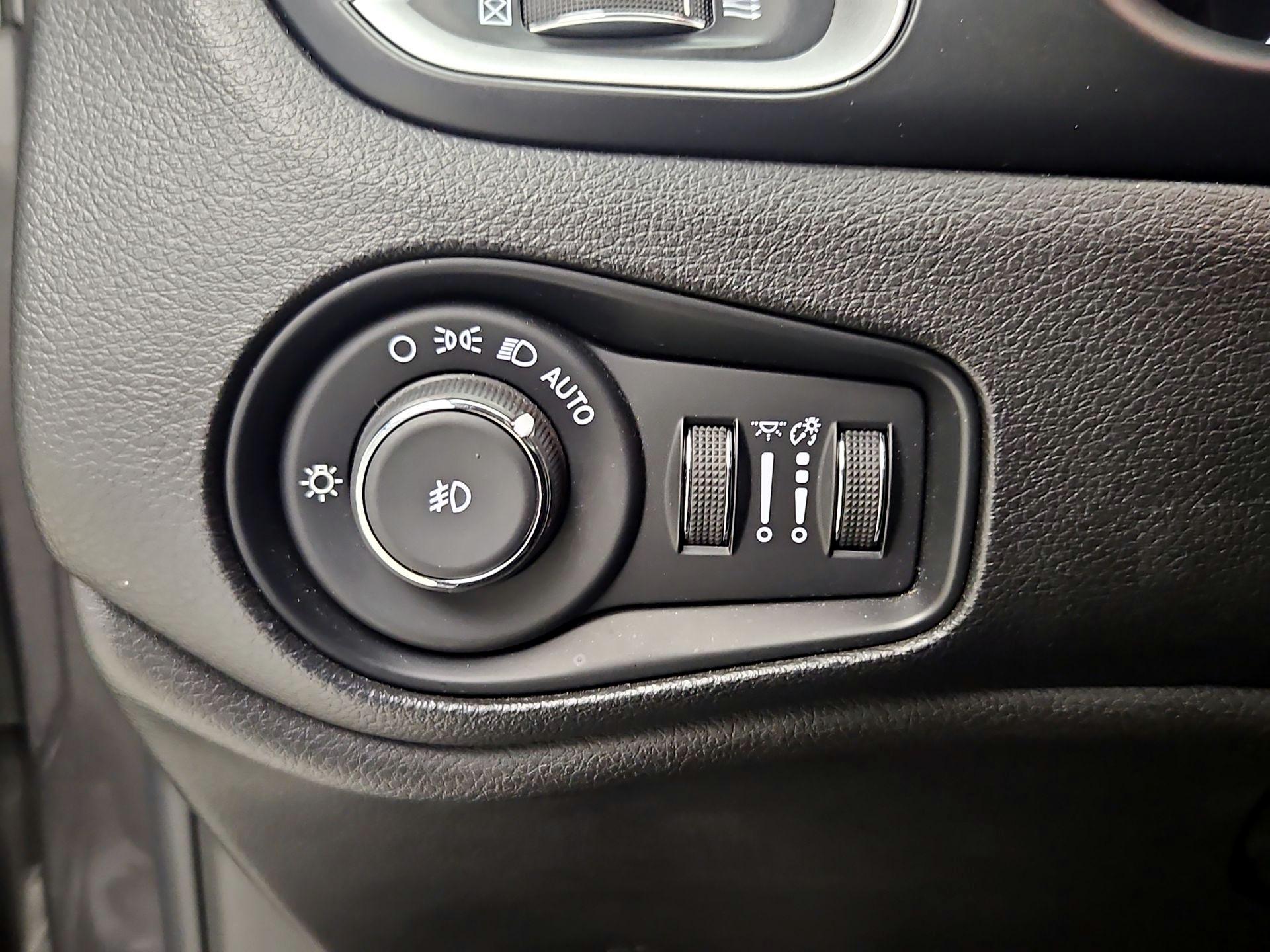 Thumbnail: 2021 Jeep Renegade - 13