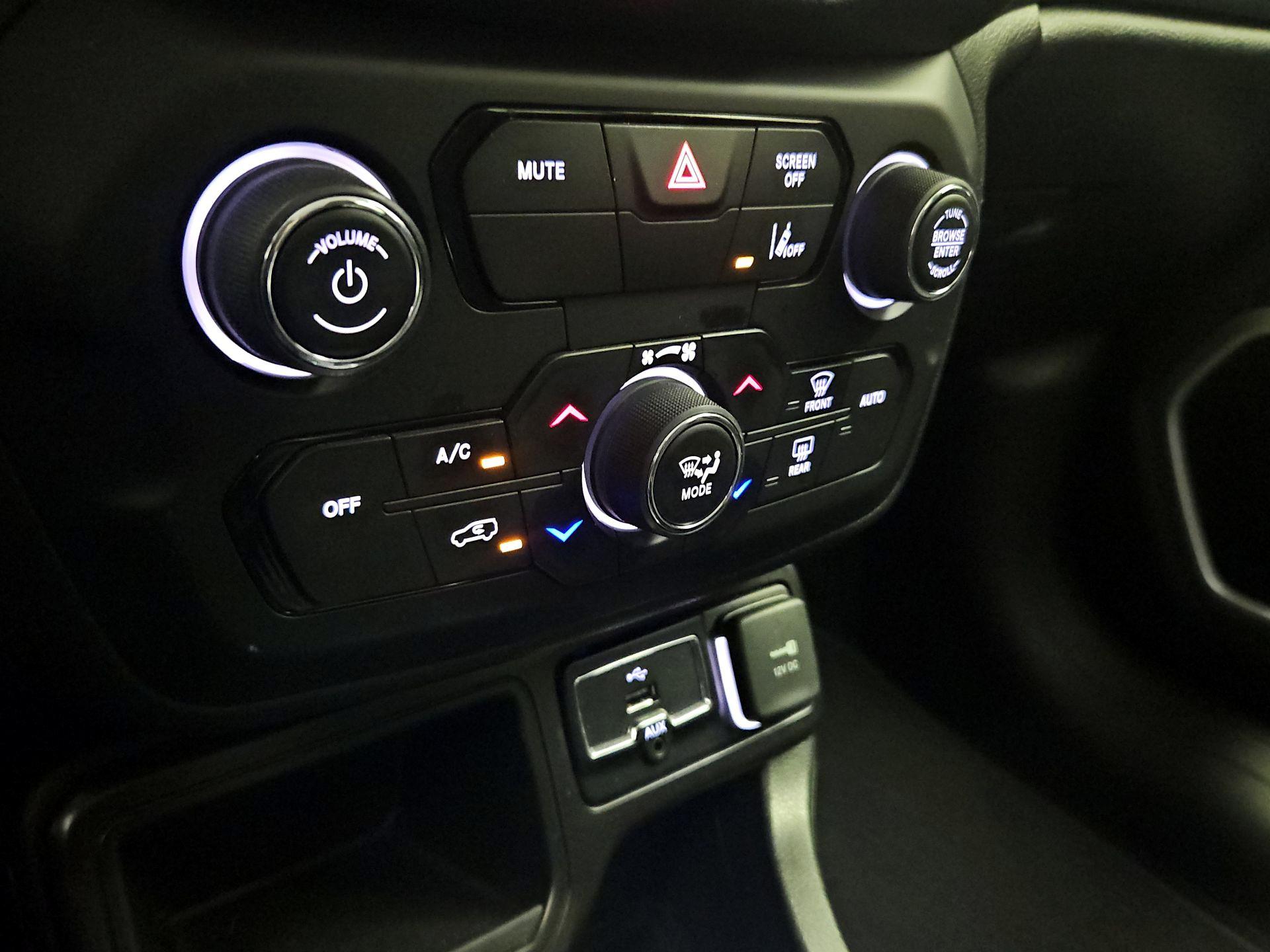Thumbnail: 2021 Jeep Renegade - 16