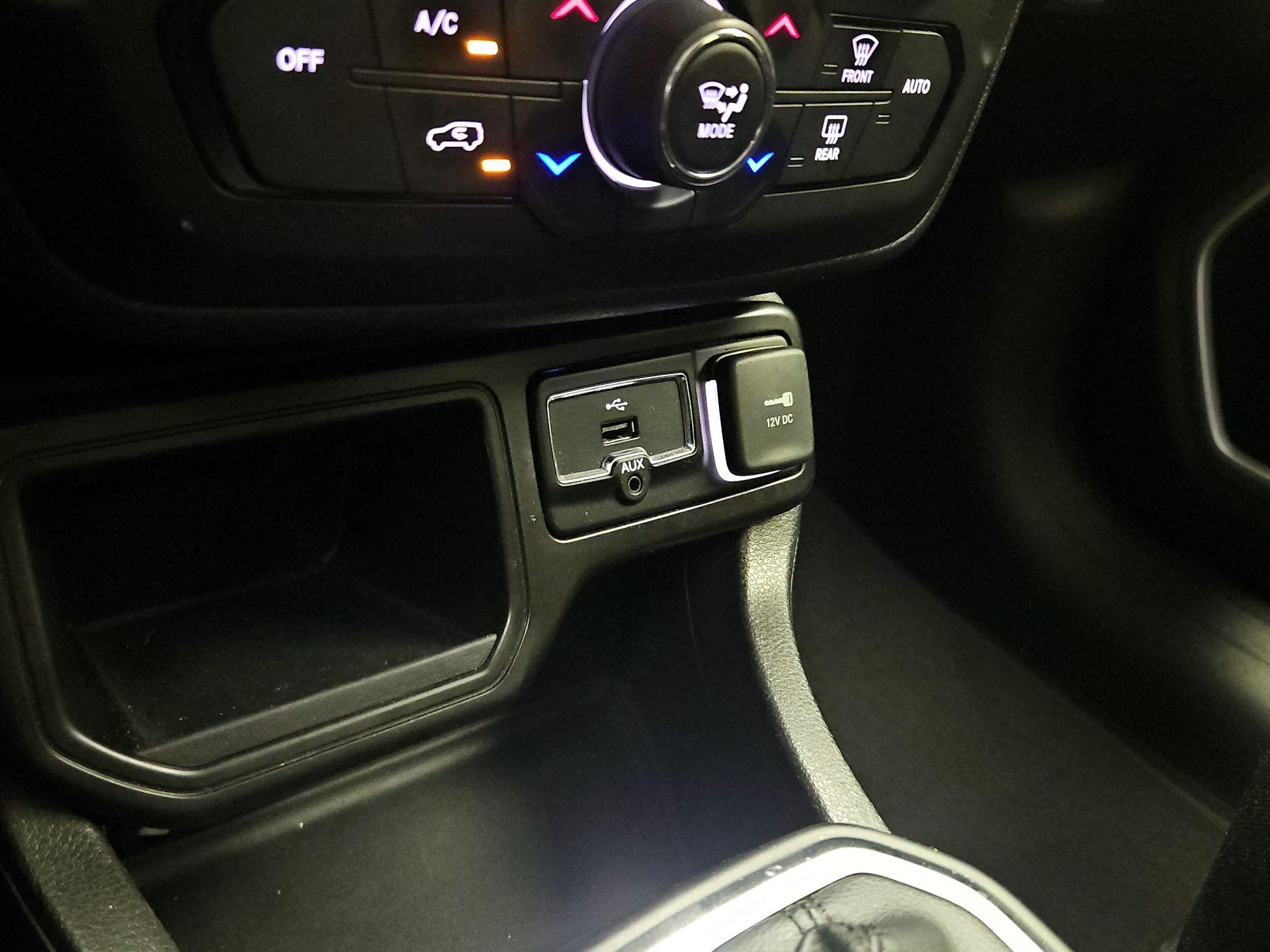Thumbnail: 2021 Jeep Renegade - 18