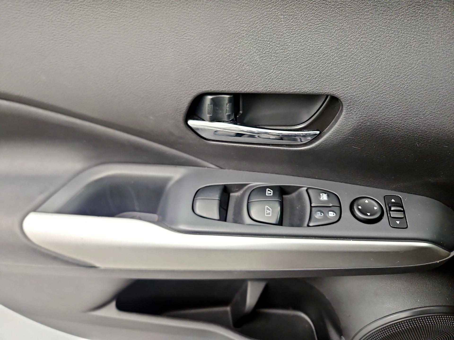 Thumbnail: 2019 Nissan Kicks - 10