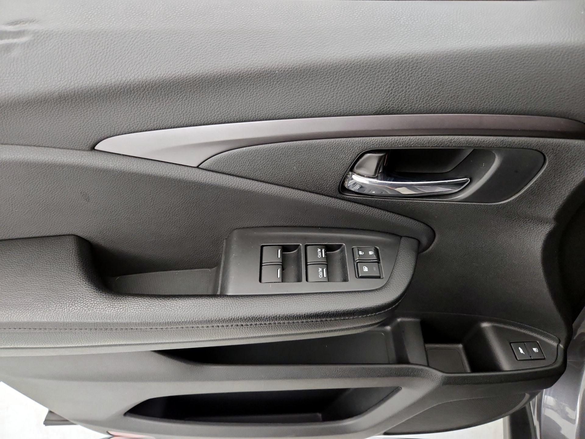 Thumbnail: 2016 Honda Pilot - 12