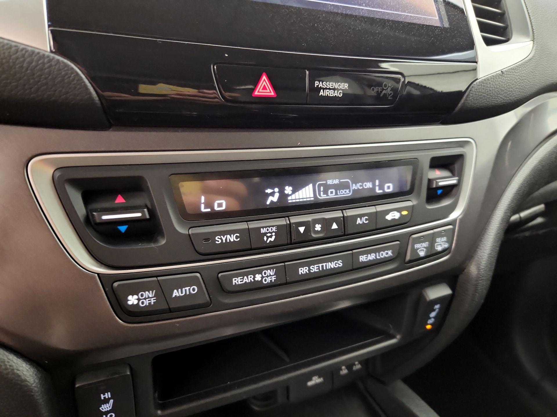 Thumbnail: 2016 Honda Pilot - 16