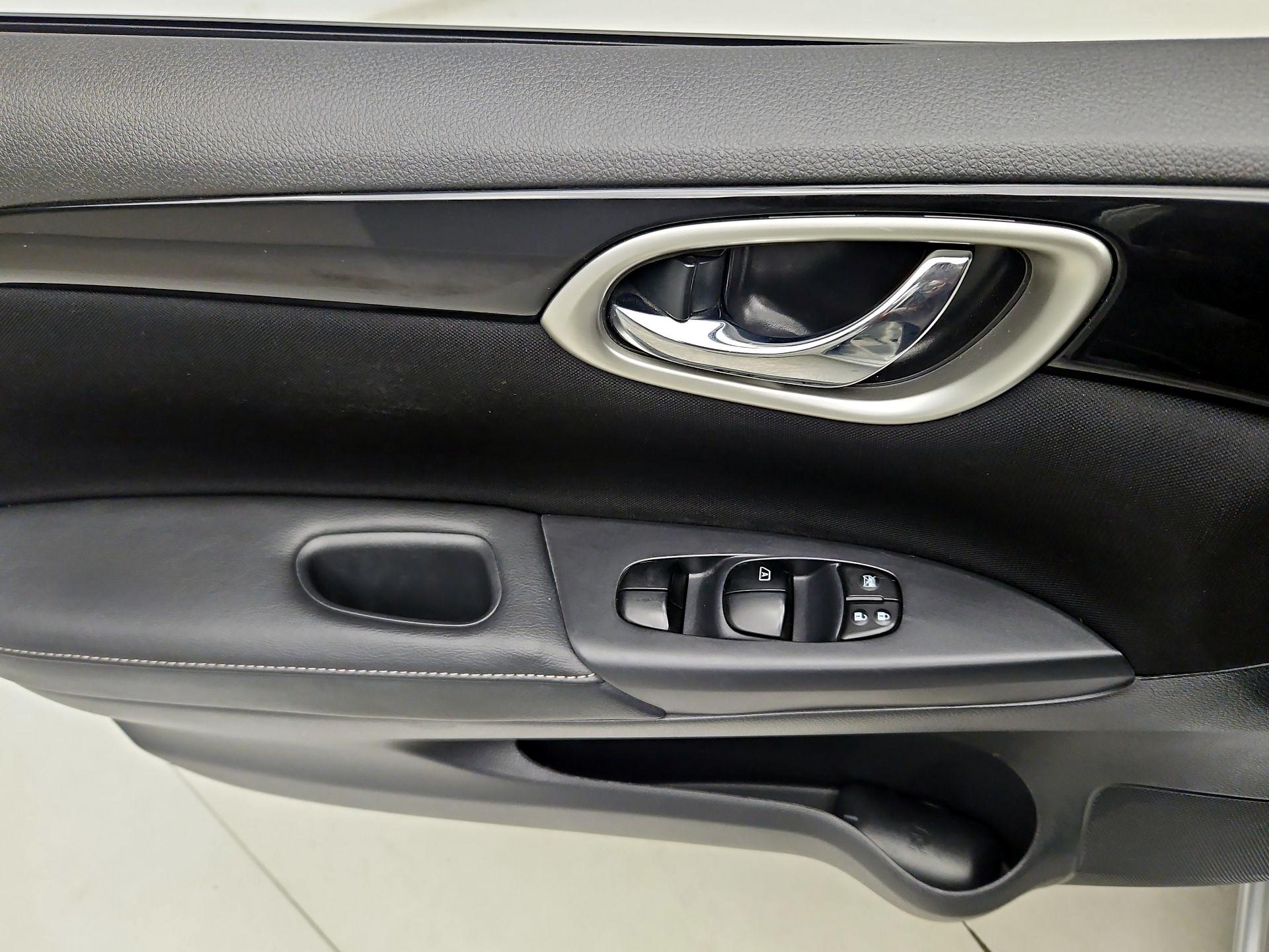 Thumbnail: 2016 Nissan Sentra - 12