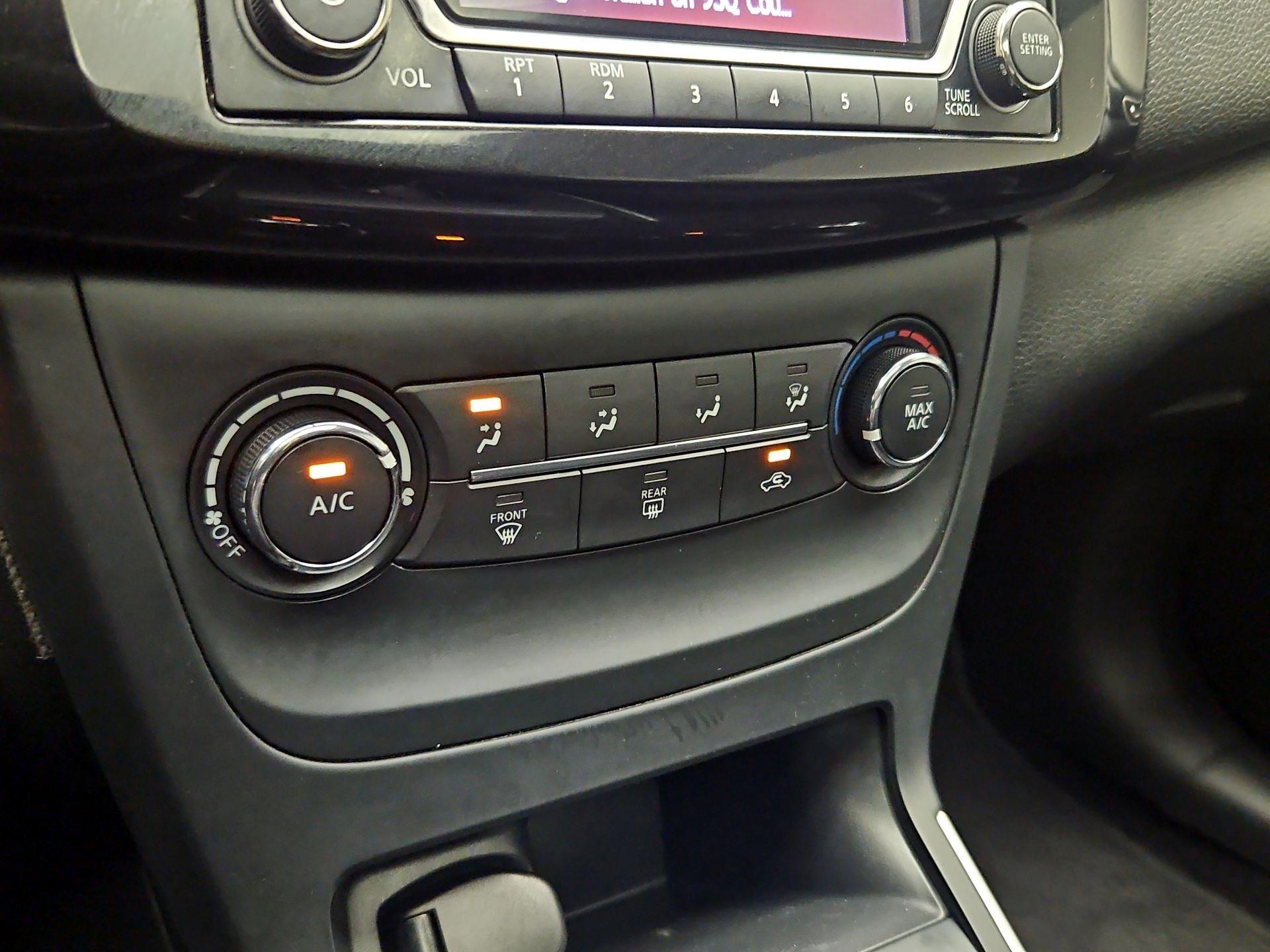 Thumbnail: 2016 Nissan Sentra - 16