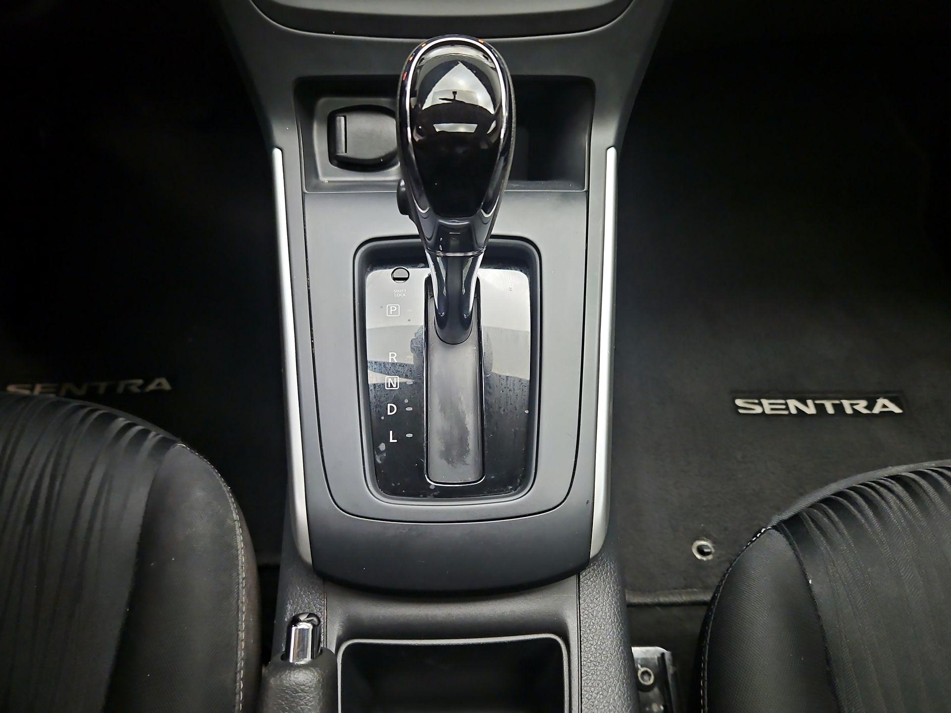 Thumbnail: 2016 Nissan Sentra - 17