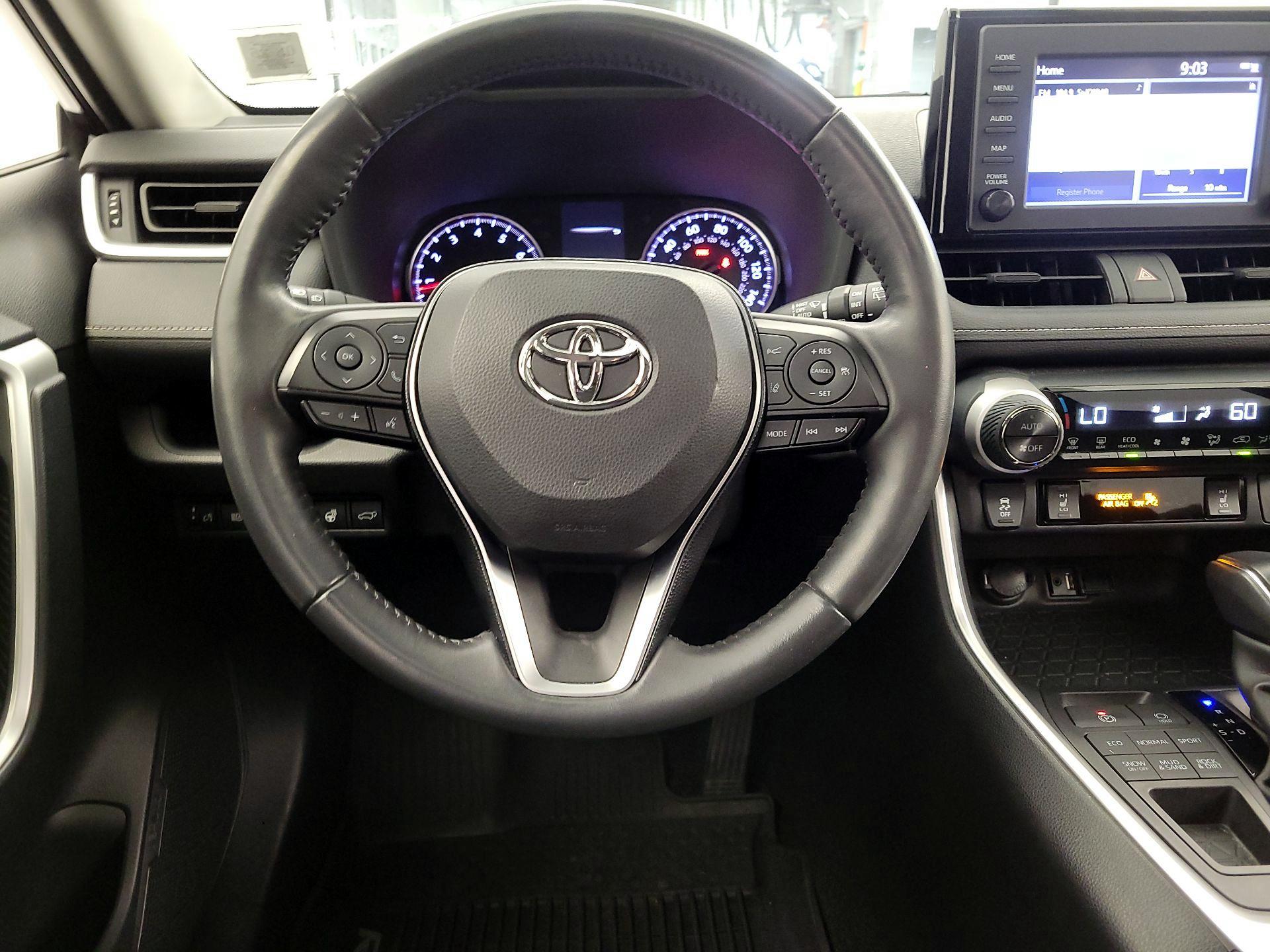 Thumbnail: 2019 Toyota RAV4 - 10