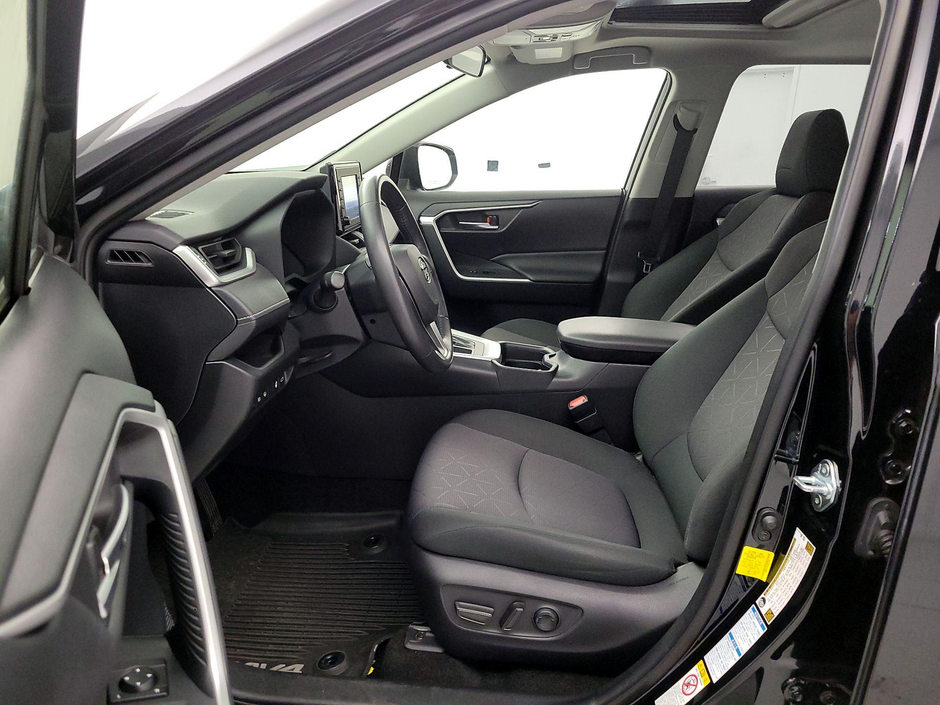 Thumbnail: 2019 Toyota RAV4 - 11