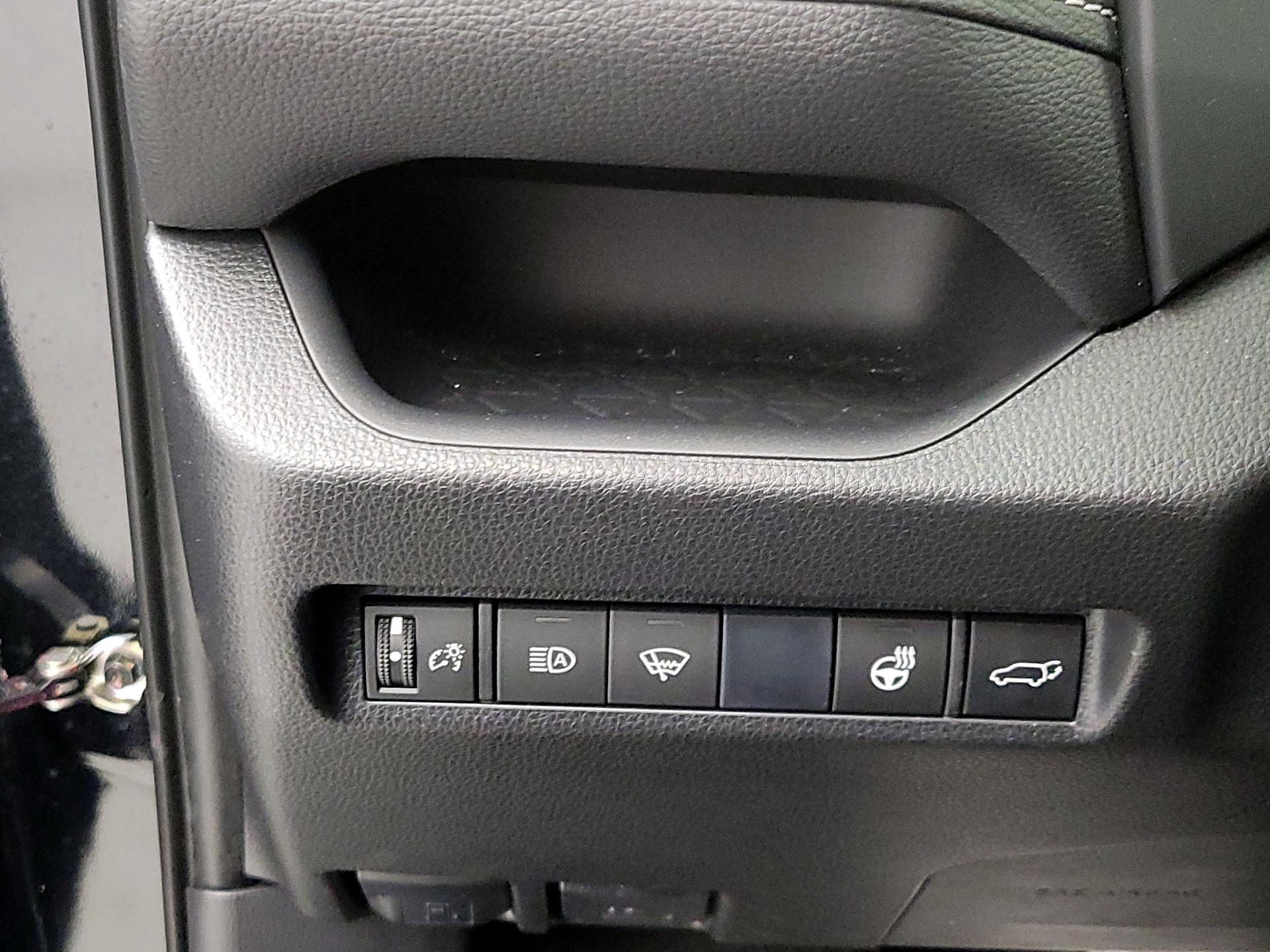 Thumbnail: 2019 Toyota RAV4 - 13