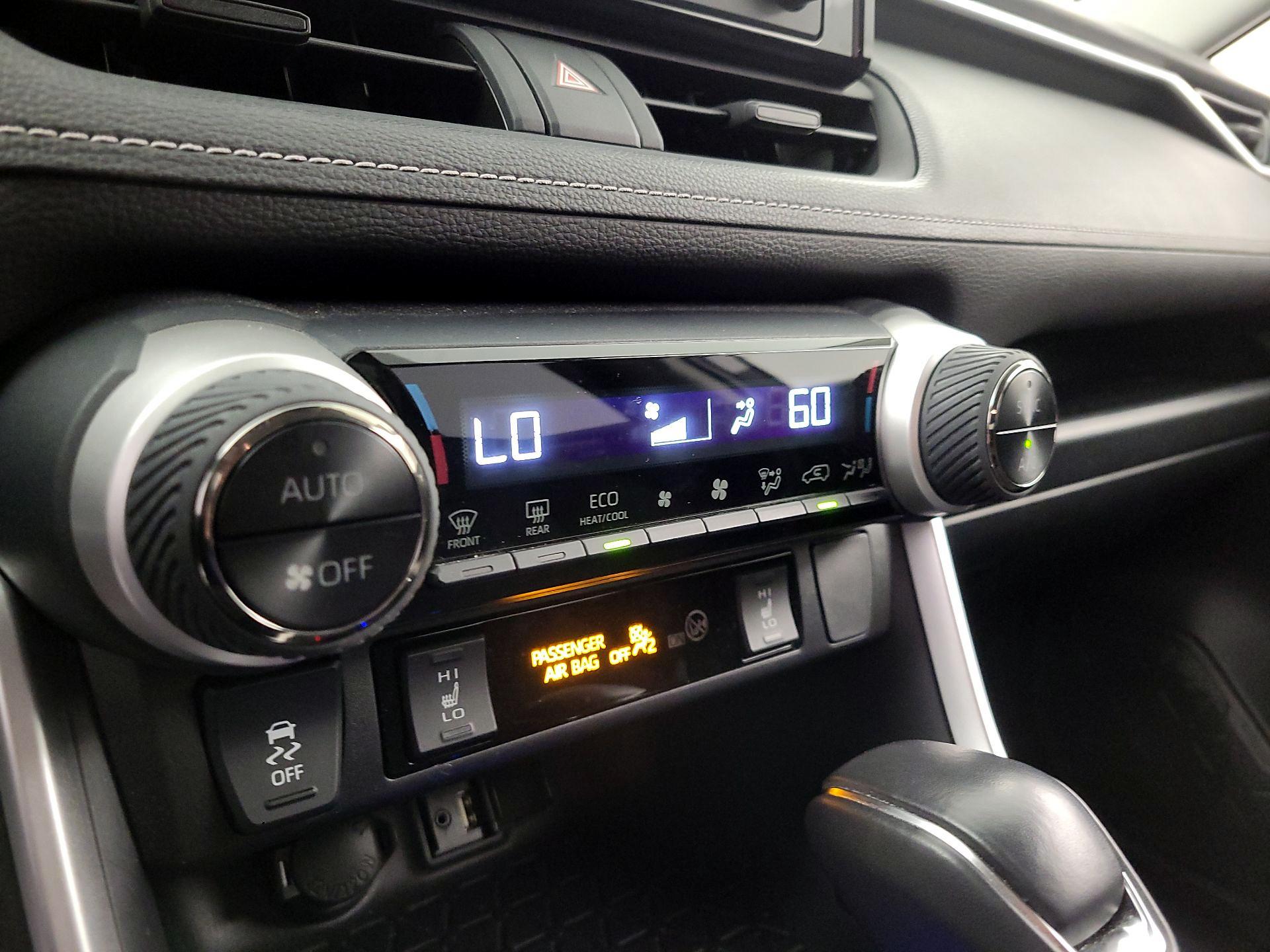 Thumbnail: 2019 Toyota RAV4 - 16