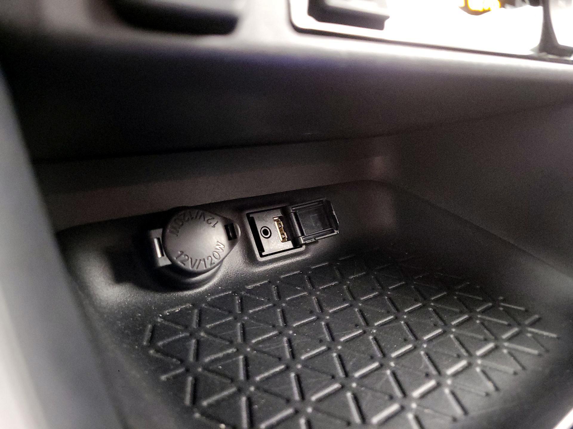 Thumbnail: 2019 Toyota RAV4 - 18