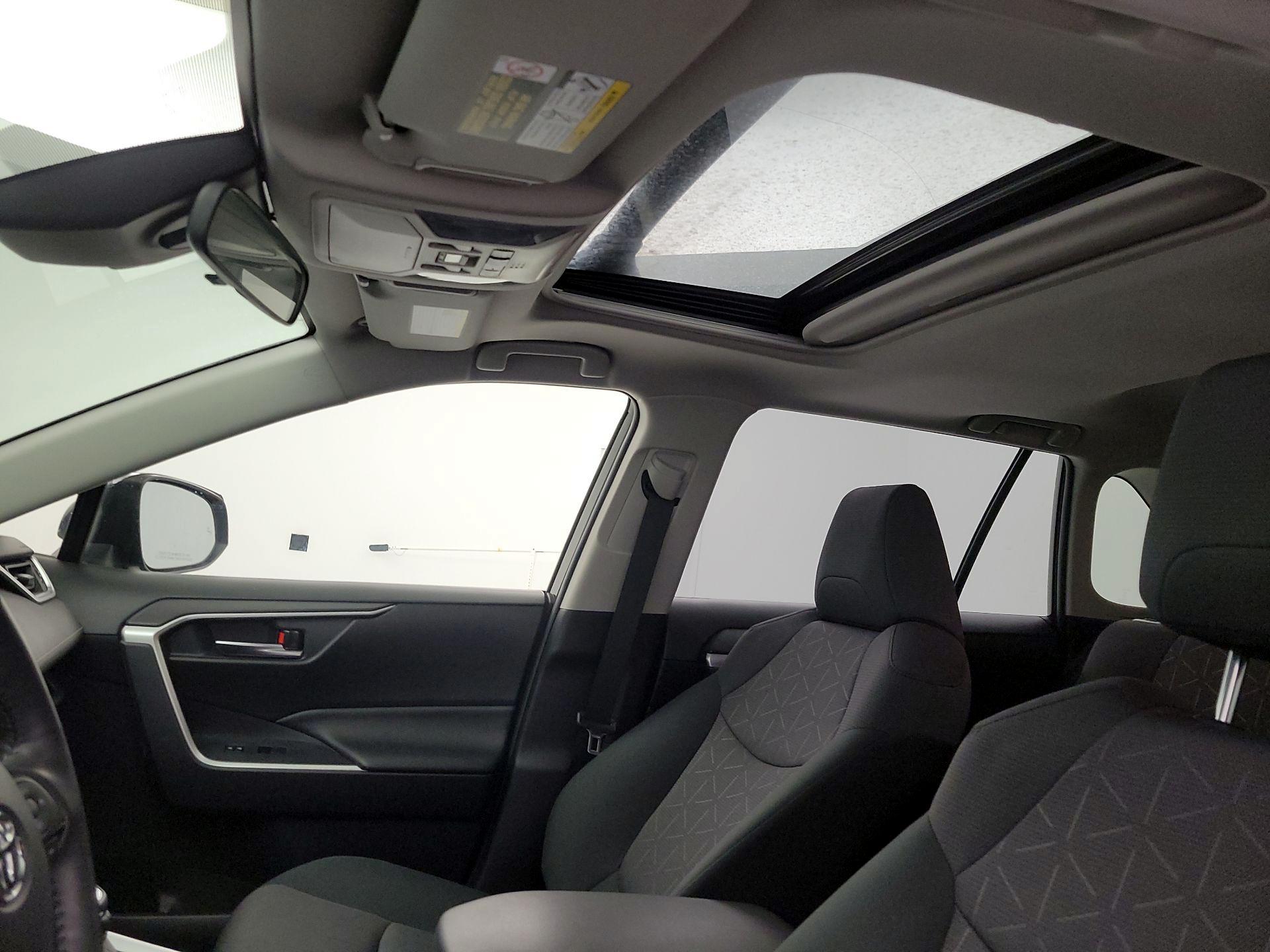 Thumbnail: 2019 Toyota RAV4 - 19