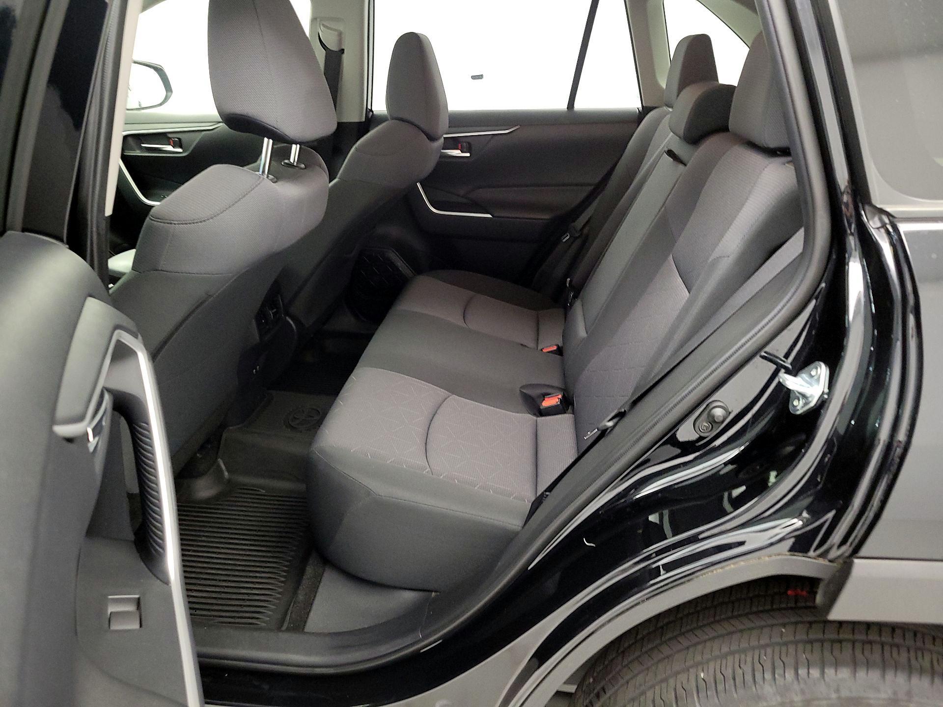 Thumbnail: 2019 Toyota RAV4 - 20