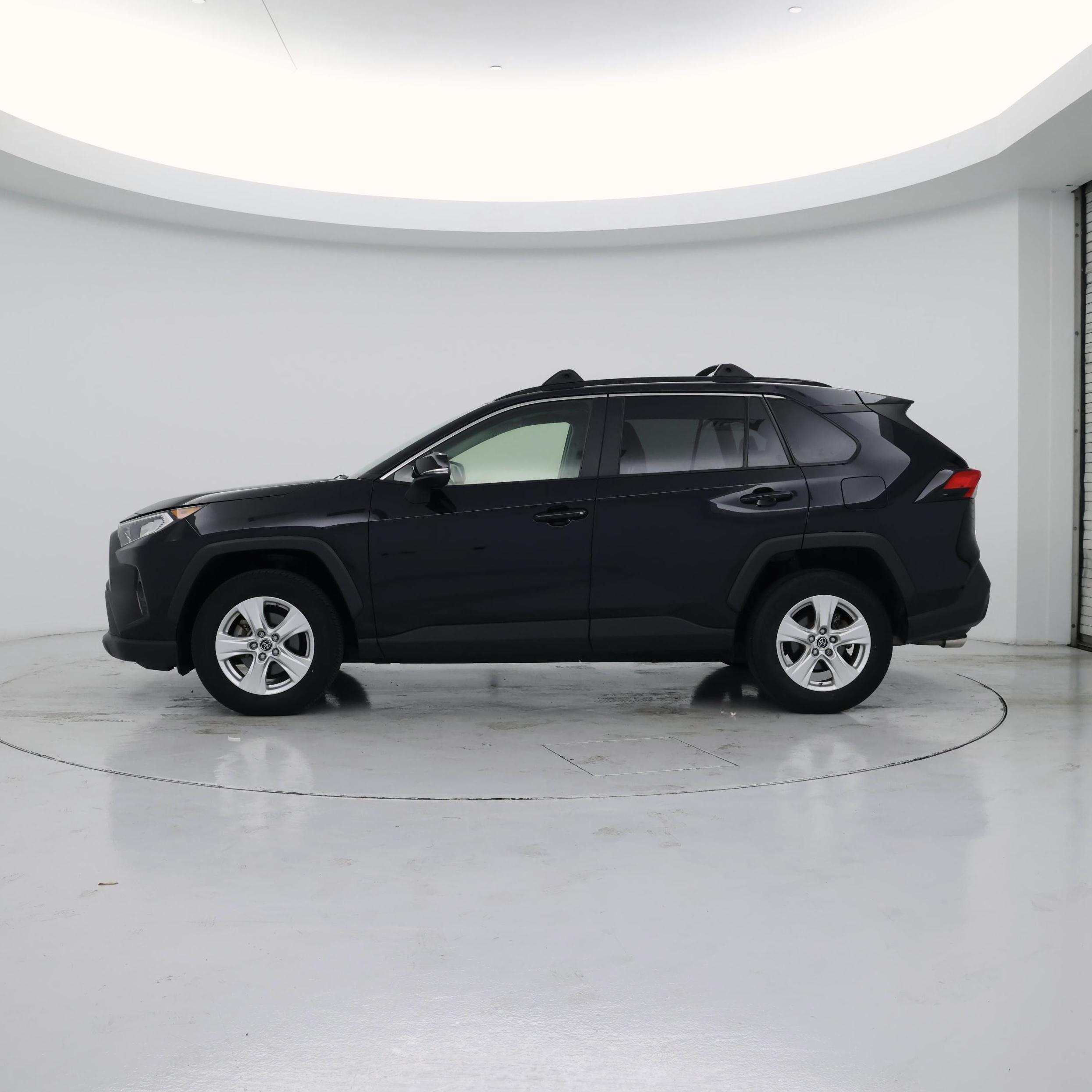 Thumbnail: 2019 Toyota RAV4 - 3