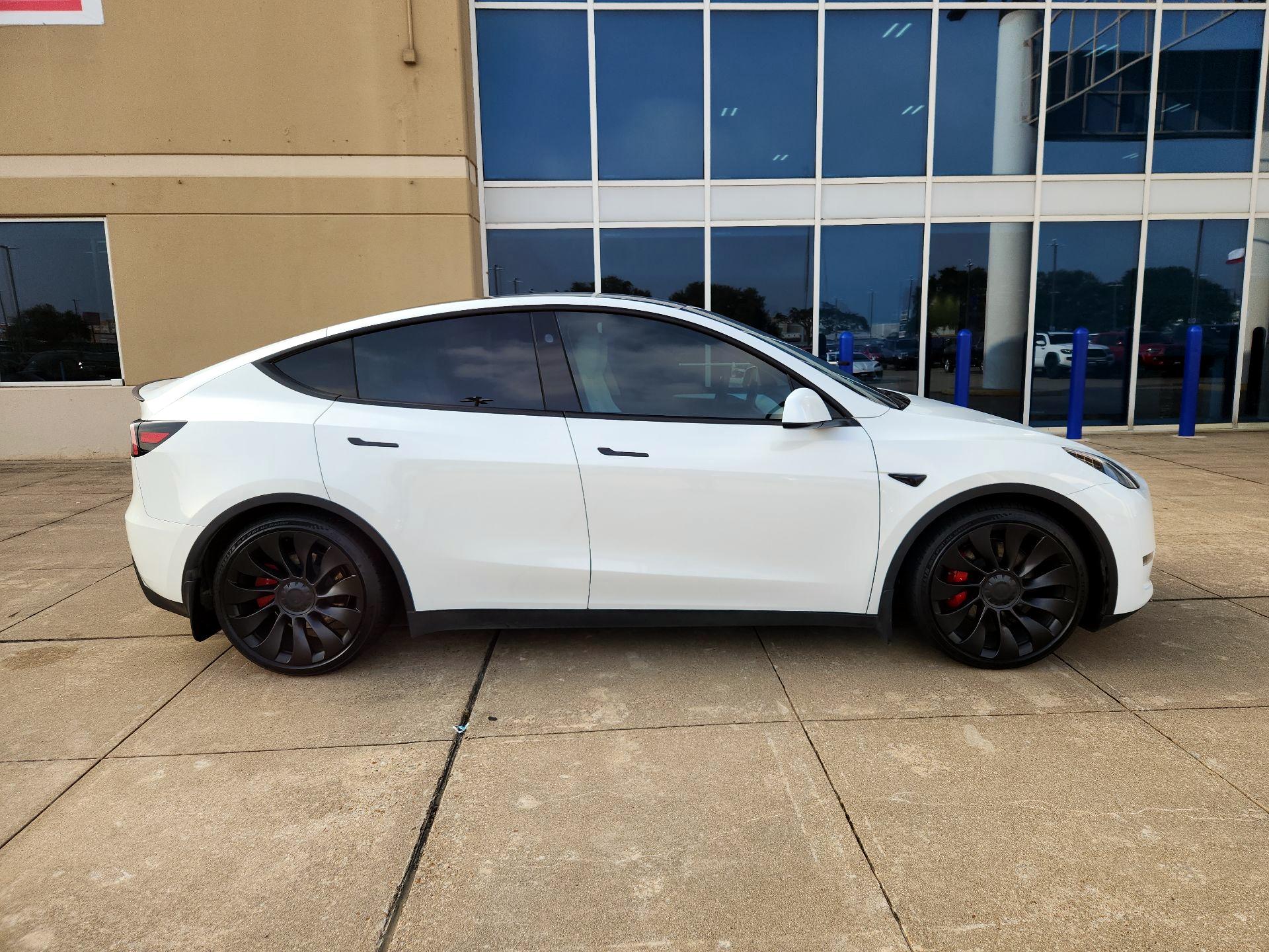 Thumbnail: 2023 Tesla Model Y - 4