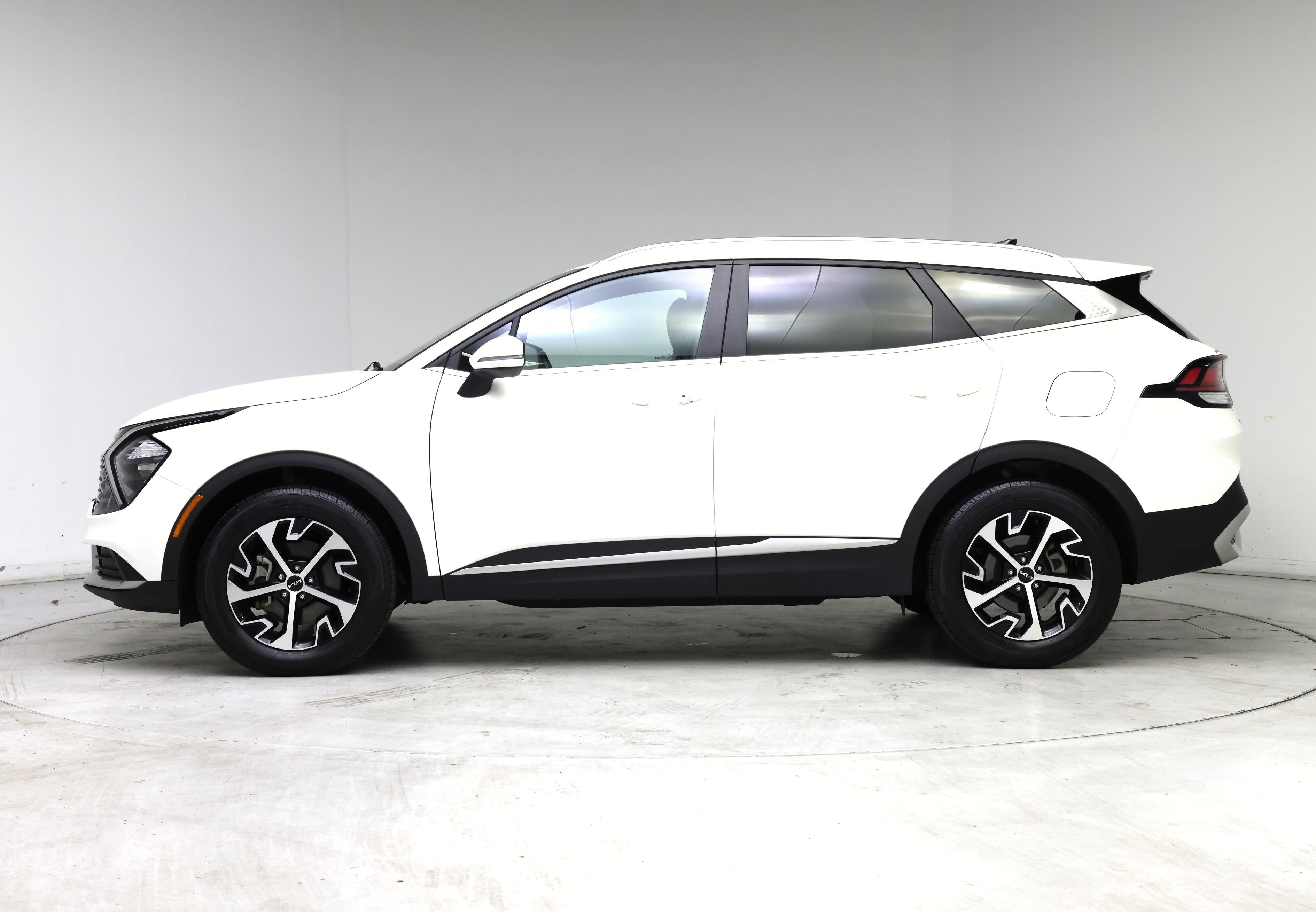 Thumbnail: 2023 Kia Sportage - 3