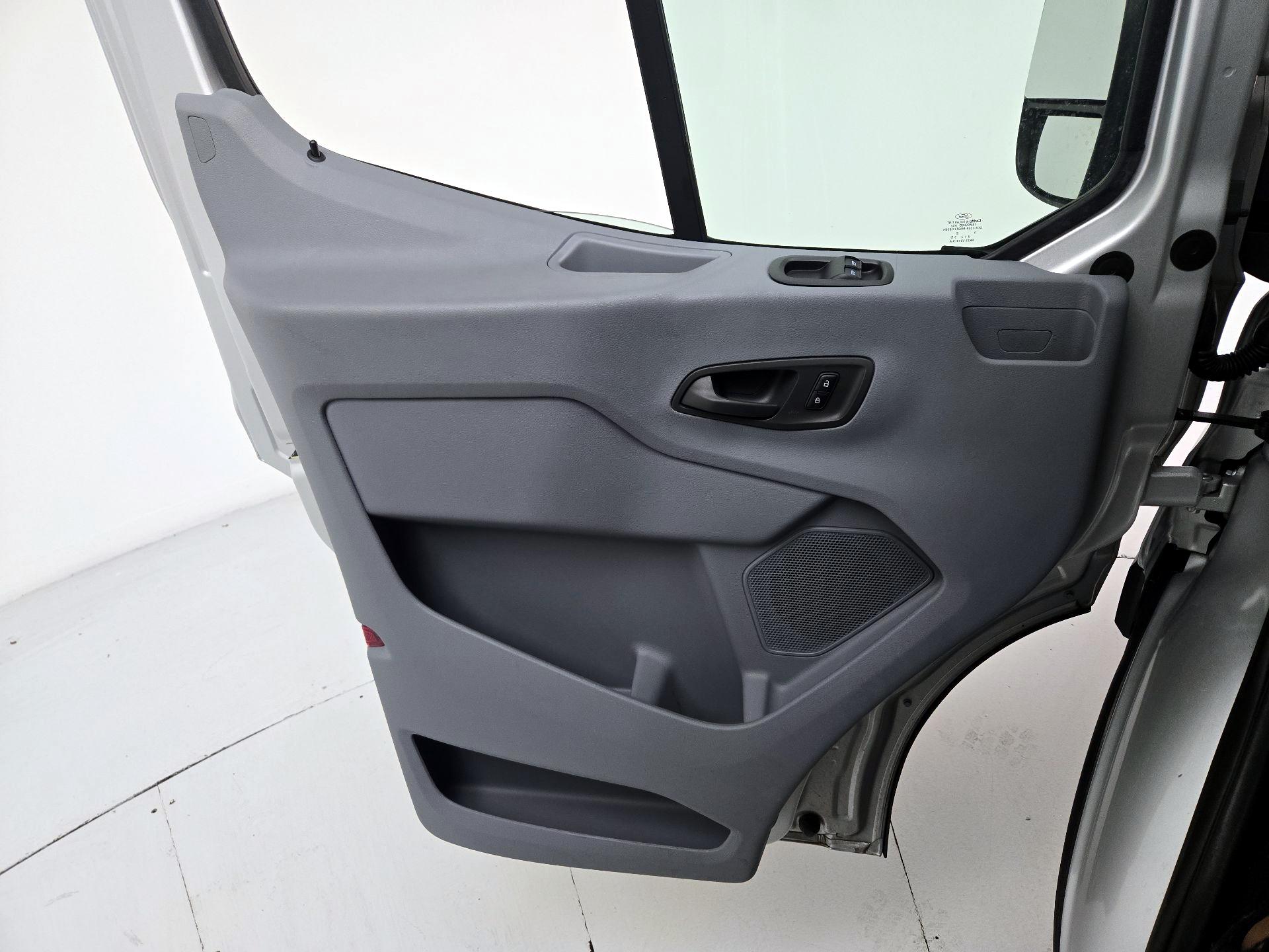 Thumbnail: 2015 Ford Transit Series - 12