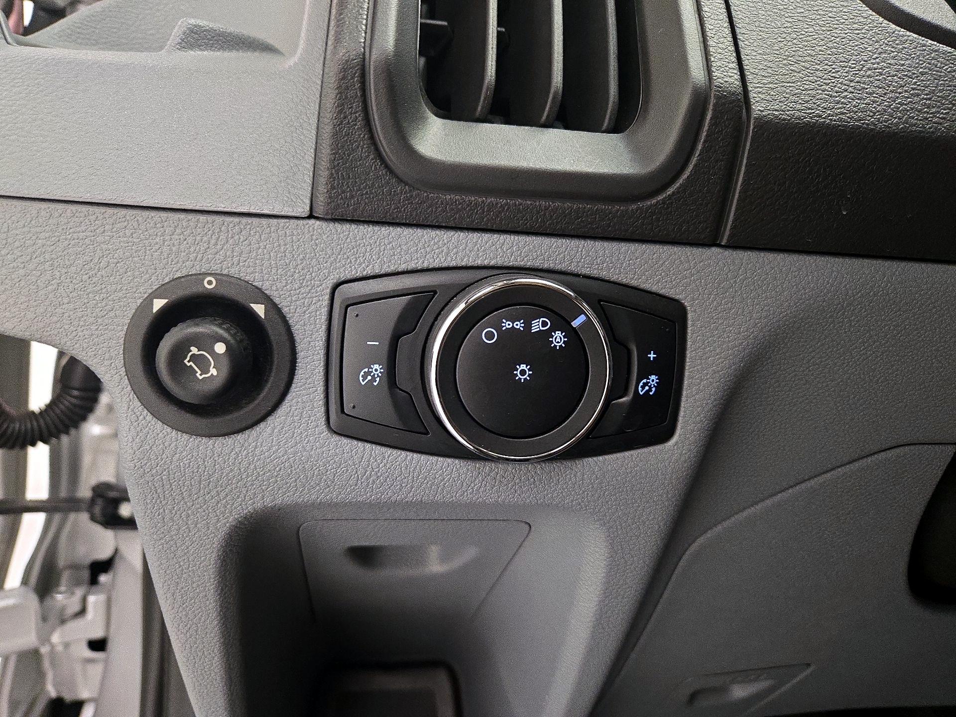 Thumbnail: 2015 Ford Transit Series - 13