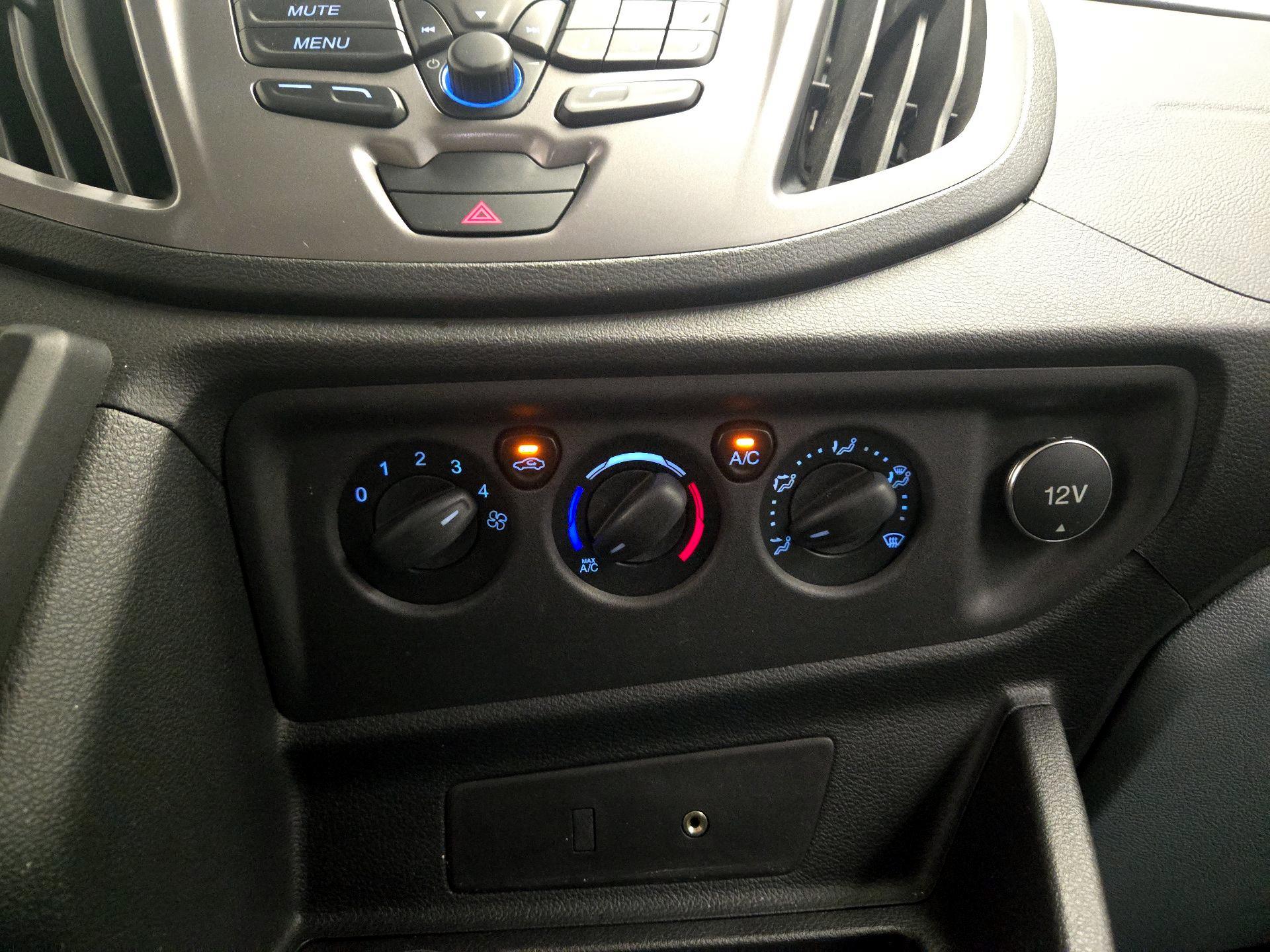 Thumbnail: 2015 Ford Transit Series - 16