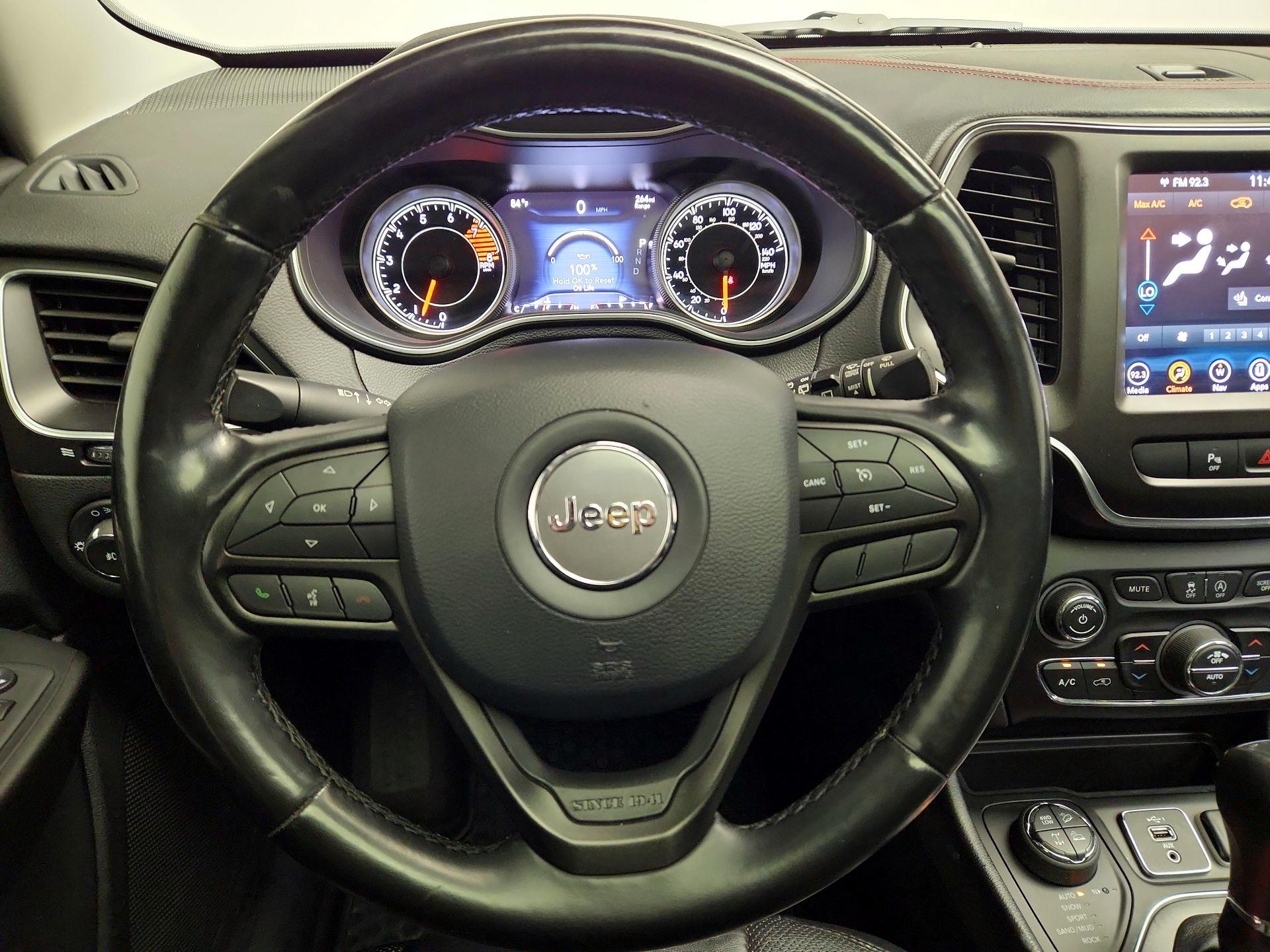 Thumbnail: 2020 Jeep Cherokee - 10