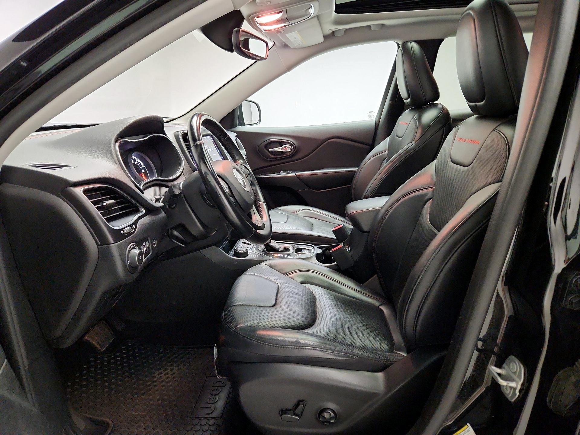 Thumbnail: 2020 Jeep Cherokee - 11