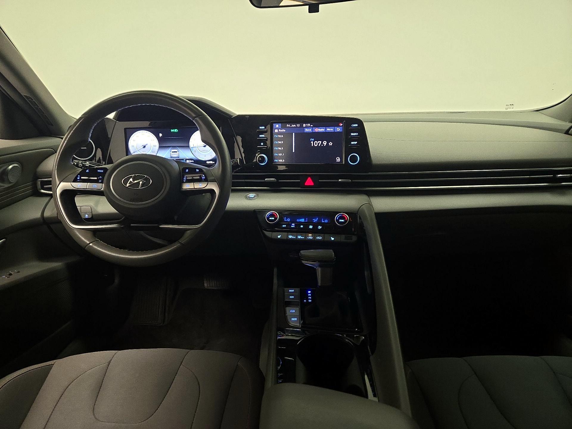 Thumbnail: 2022 Hyundai Elantra - 9